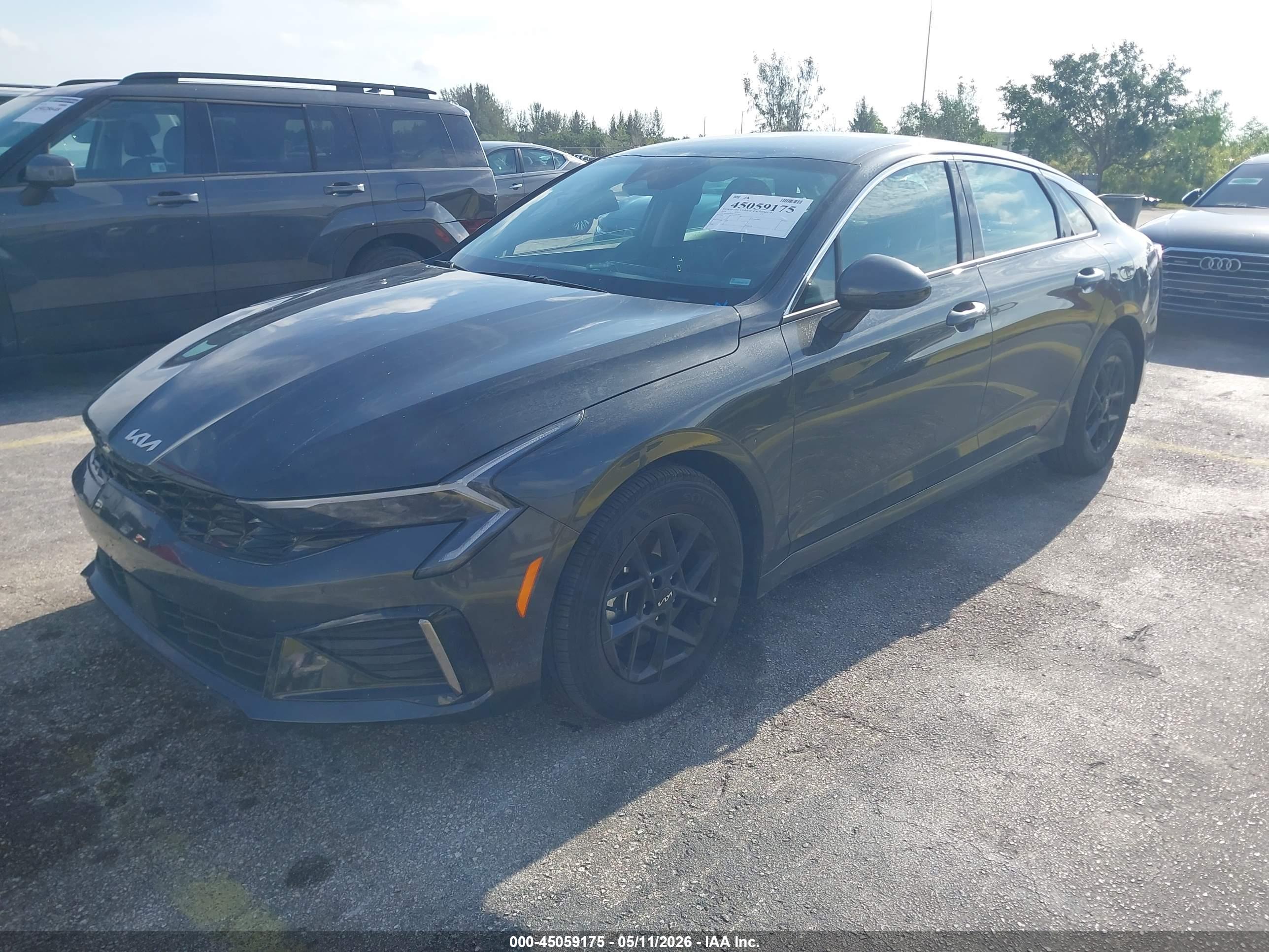 KIA K5 image 2