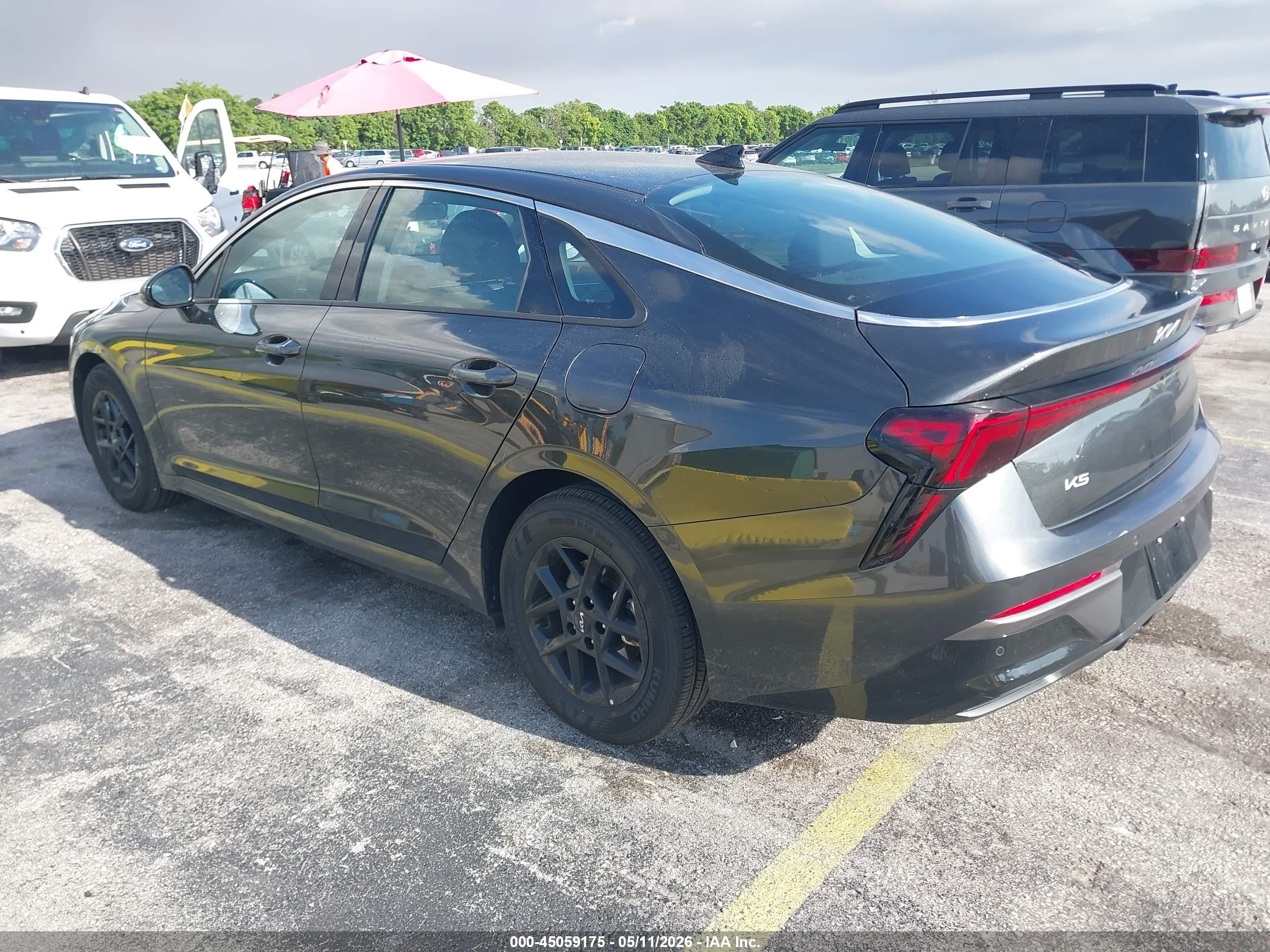 KIA K5 image 3