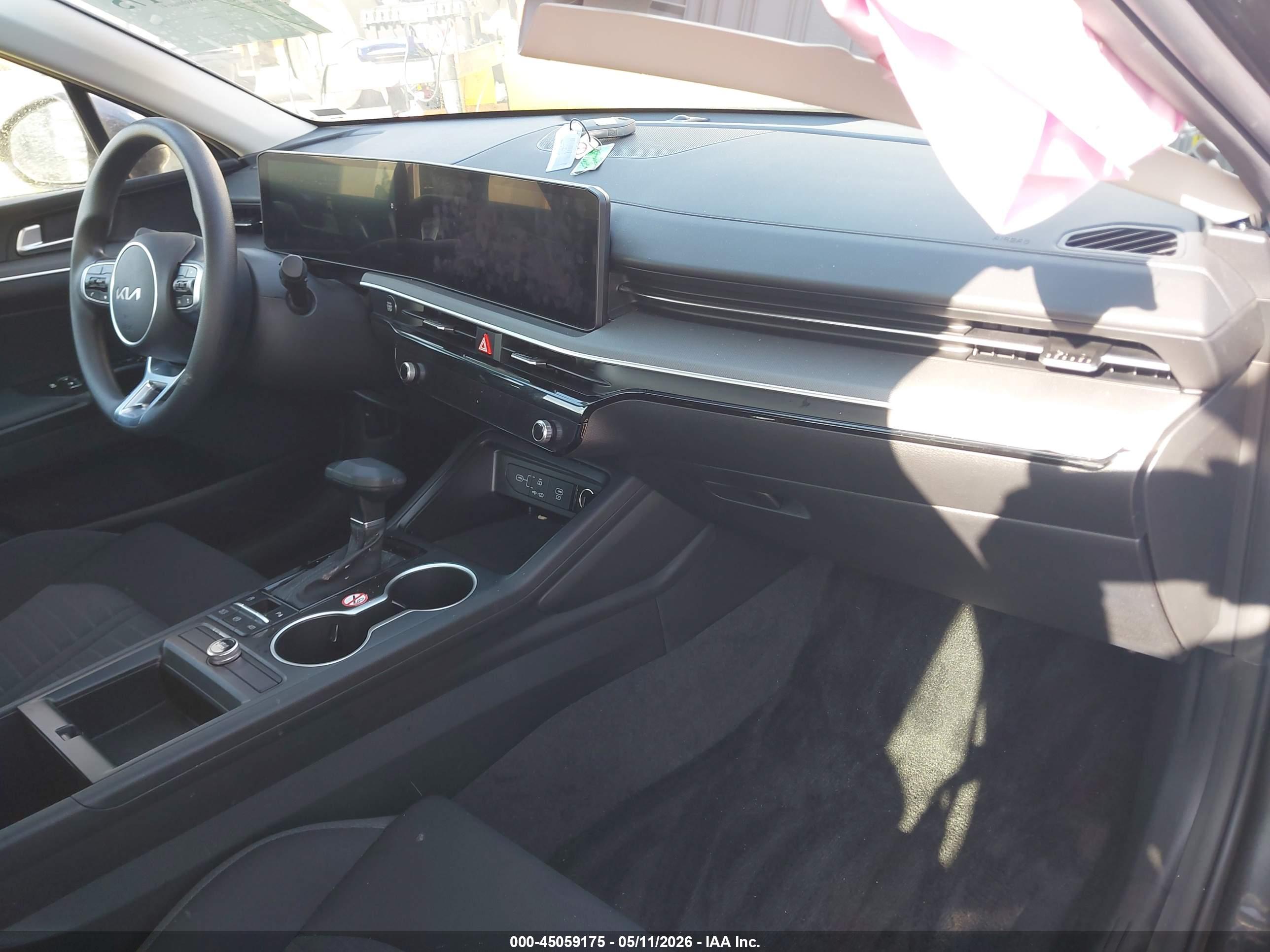 KIA K5 image 5