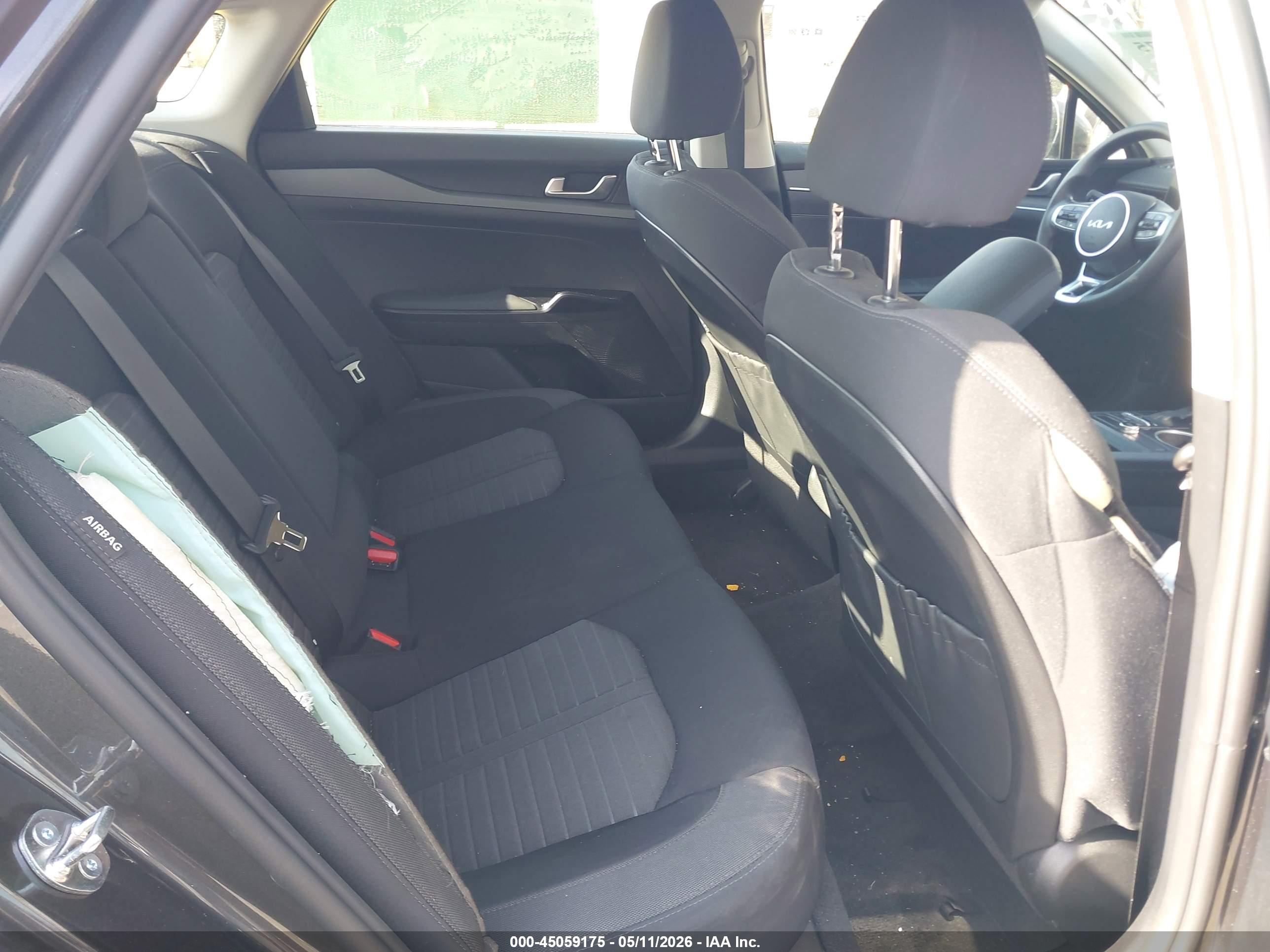 KIA K5 image 8