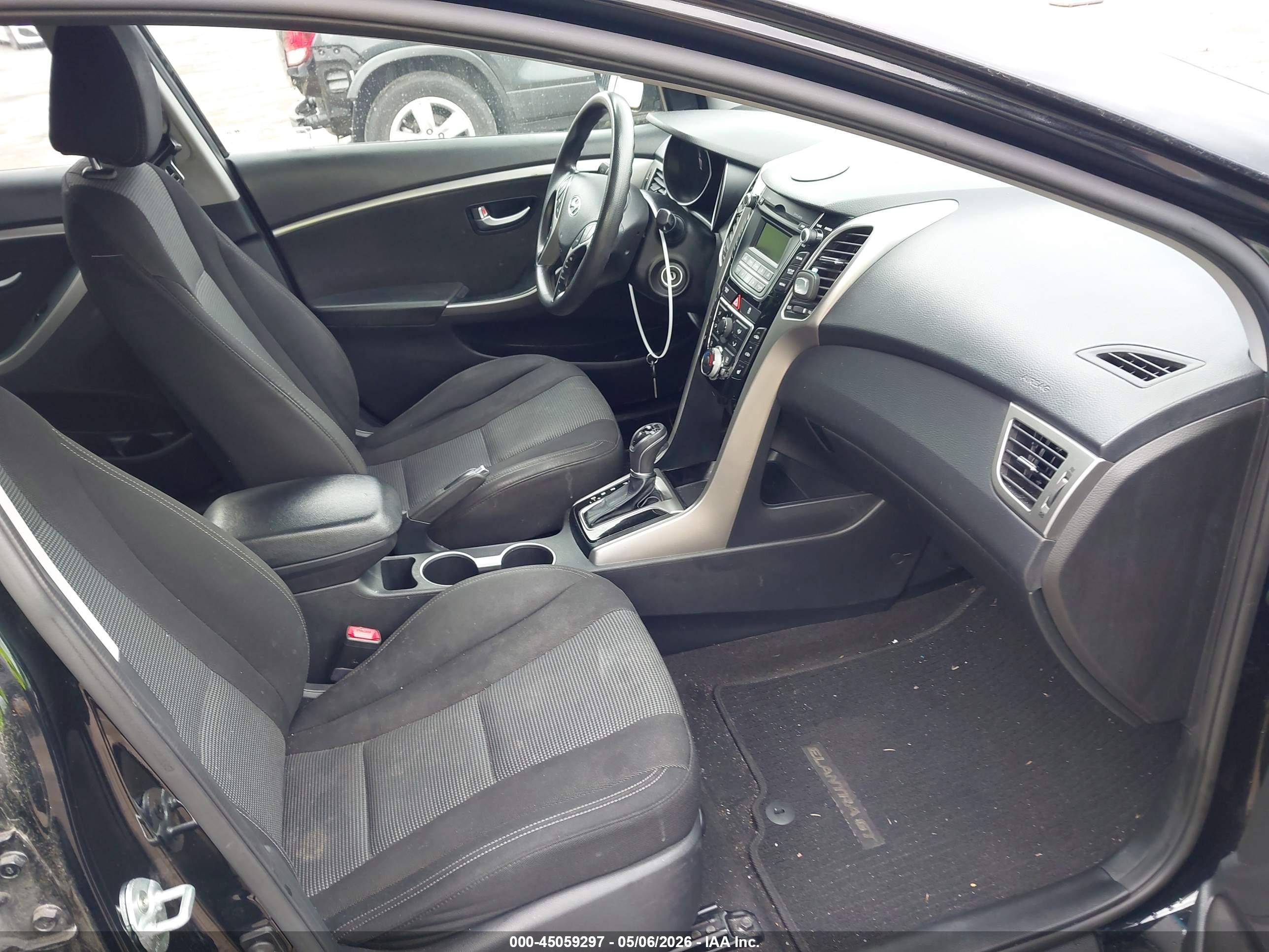 HYUNDAI ELANTRA image 5