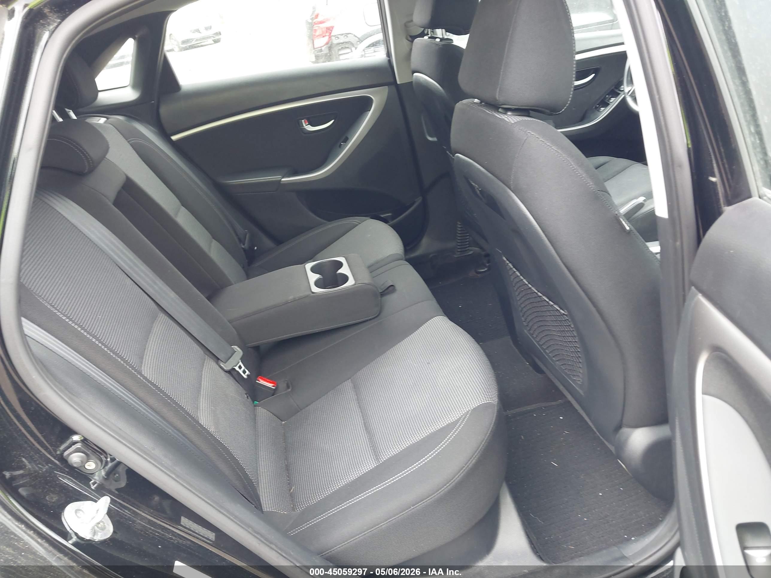 HYUNDAI ELANTRA image 8