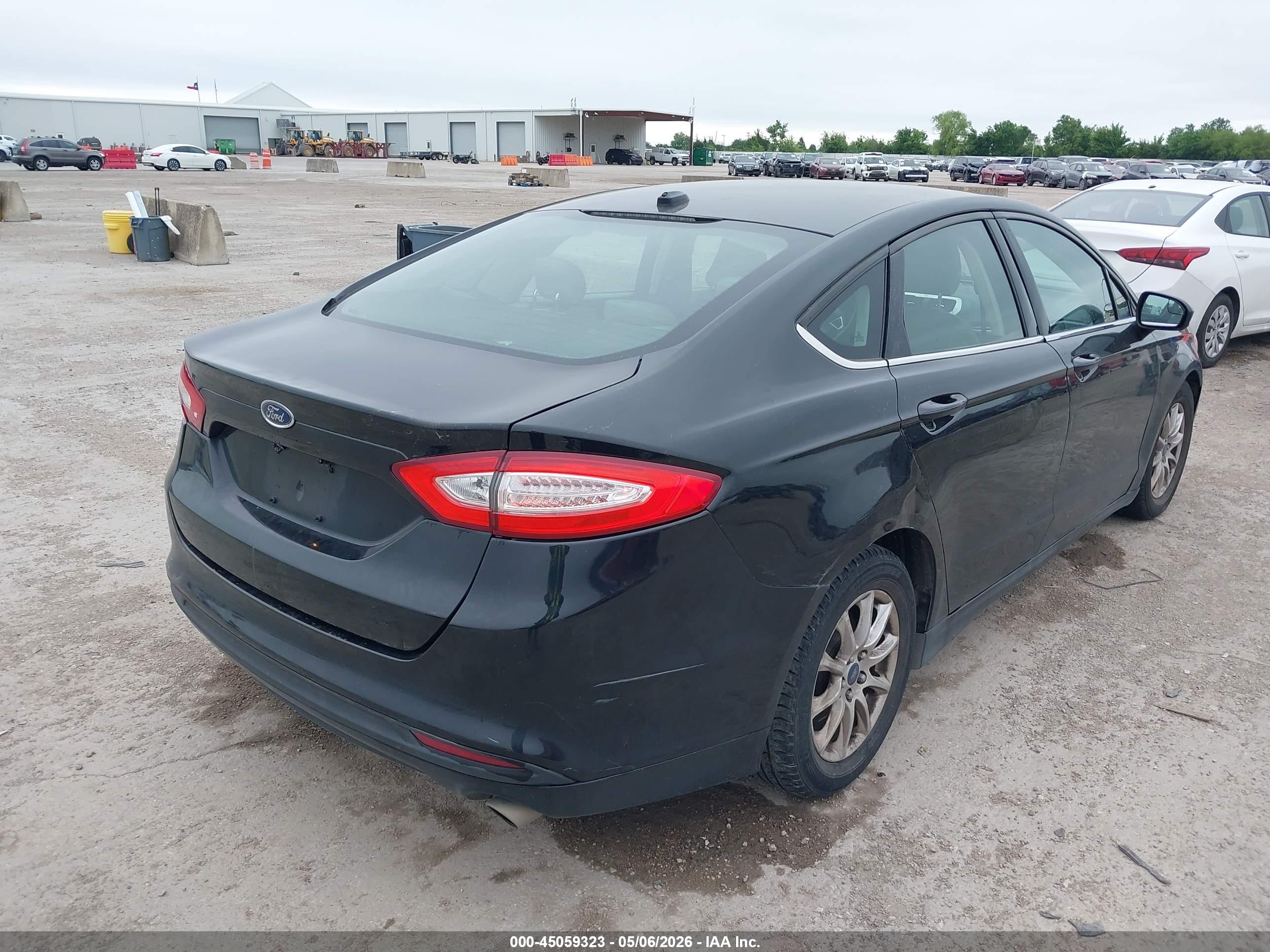 FORD FUSION image 4
