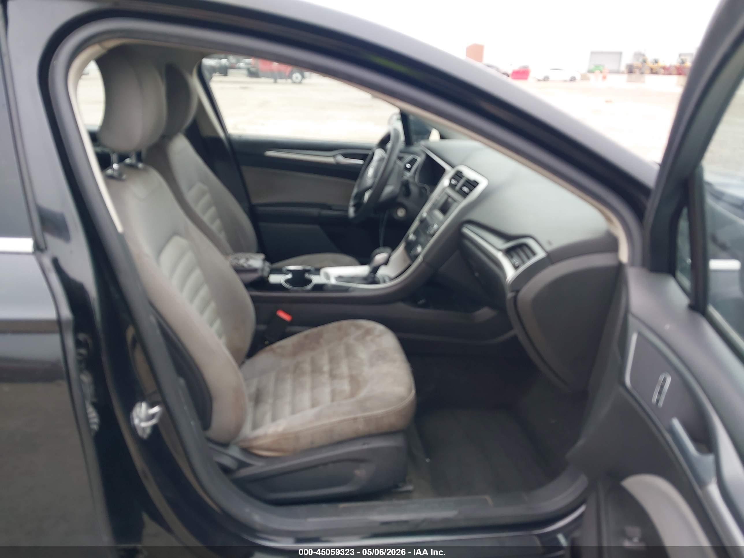 FORD FUSION image 5