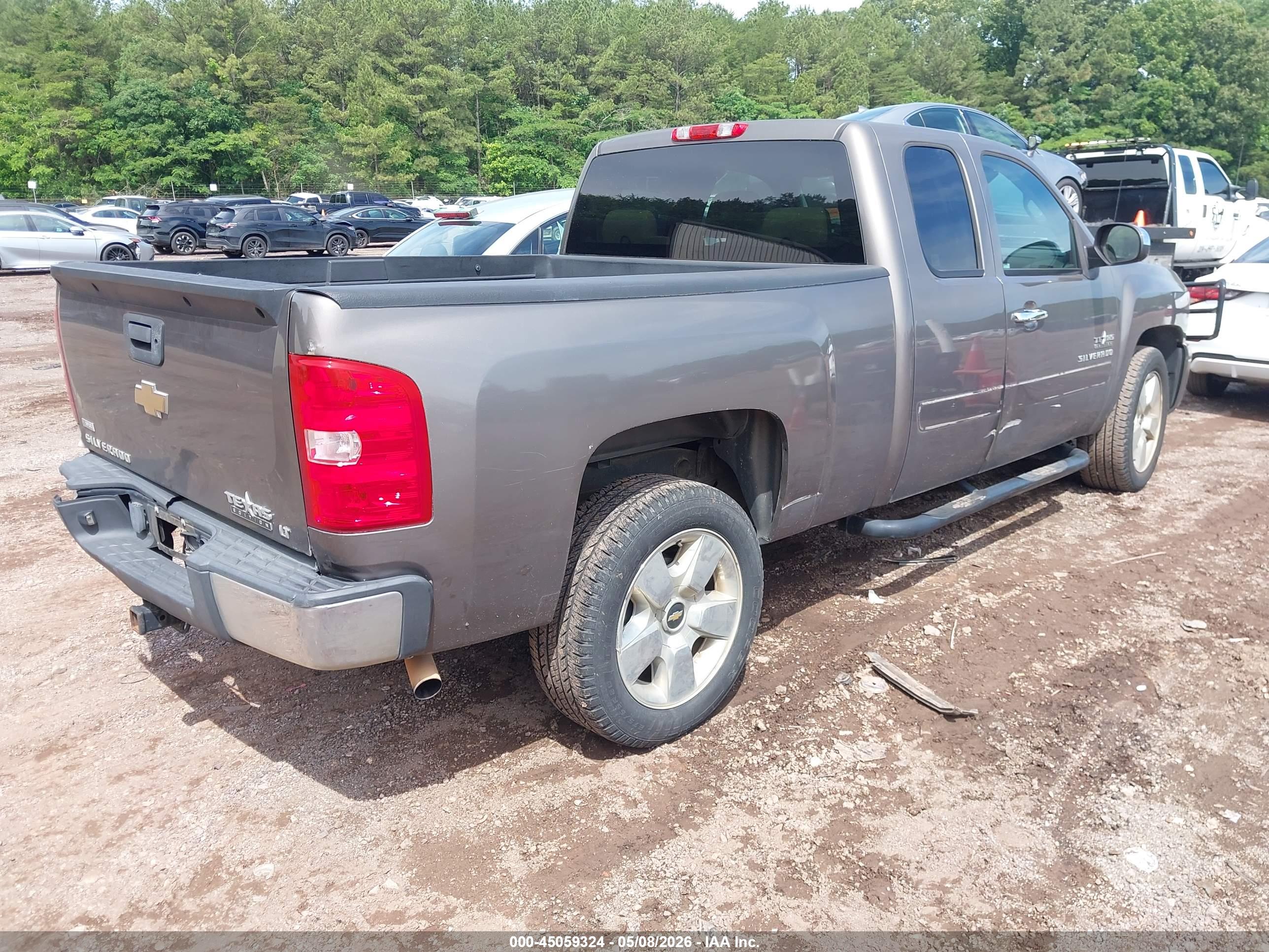 CHEVROLET SILVERADO image 4