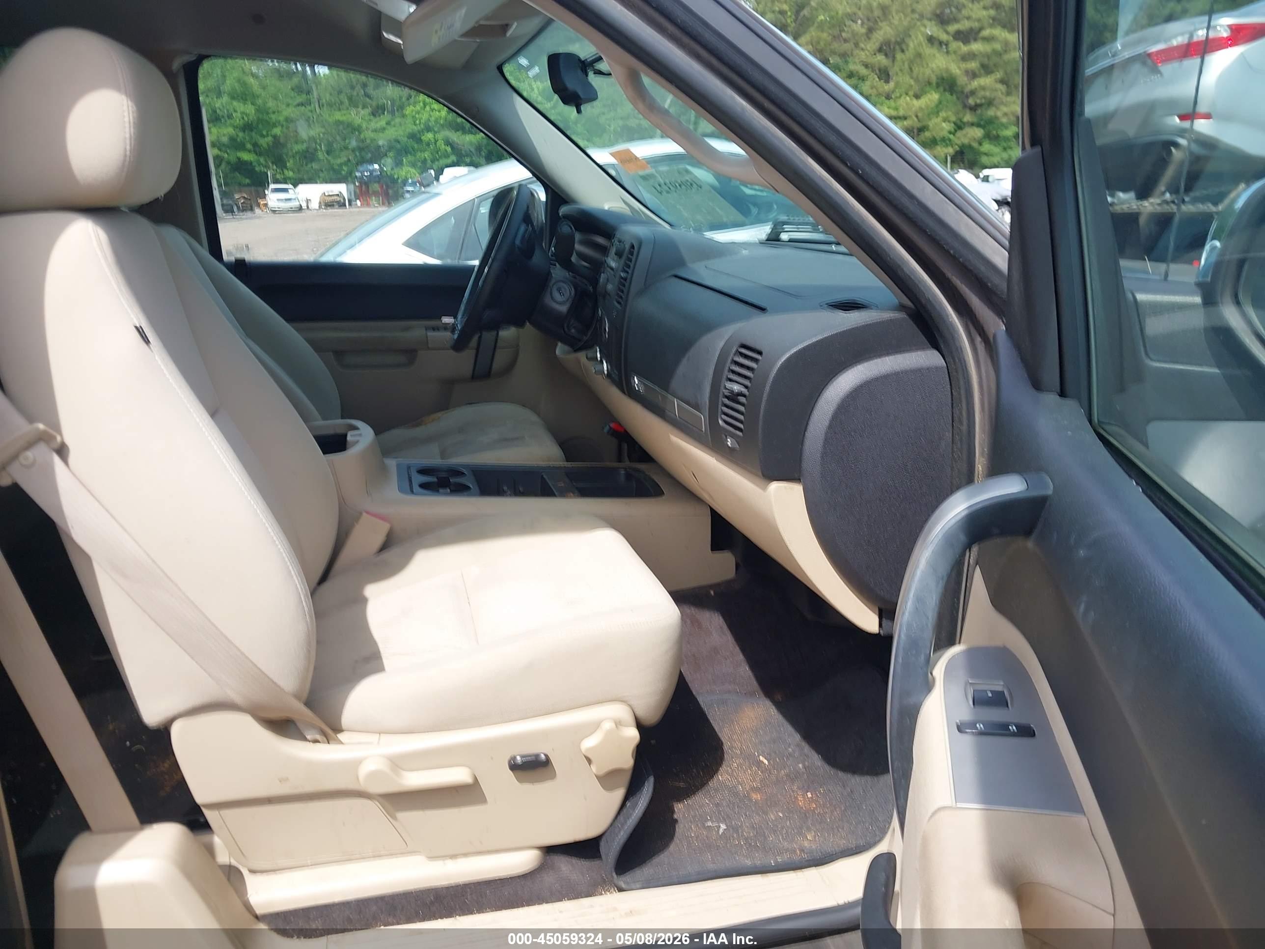 CHEVROLET SILVERADO image 5