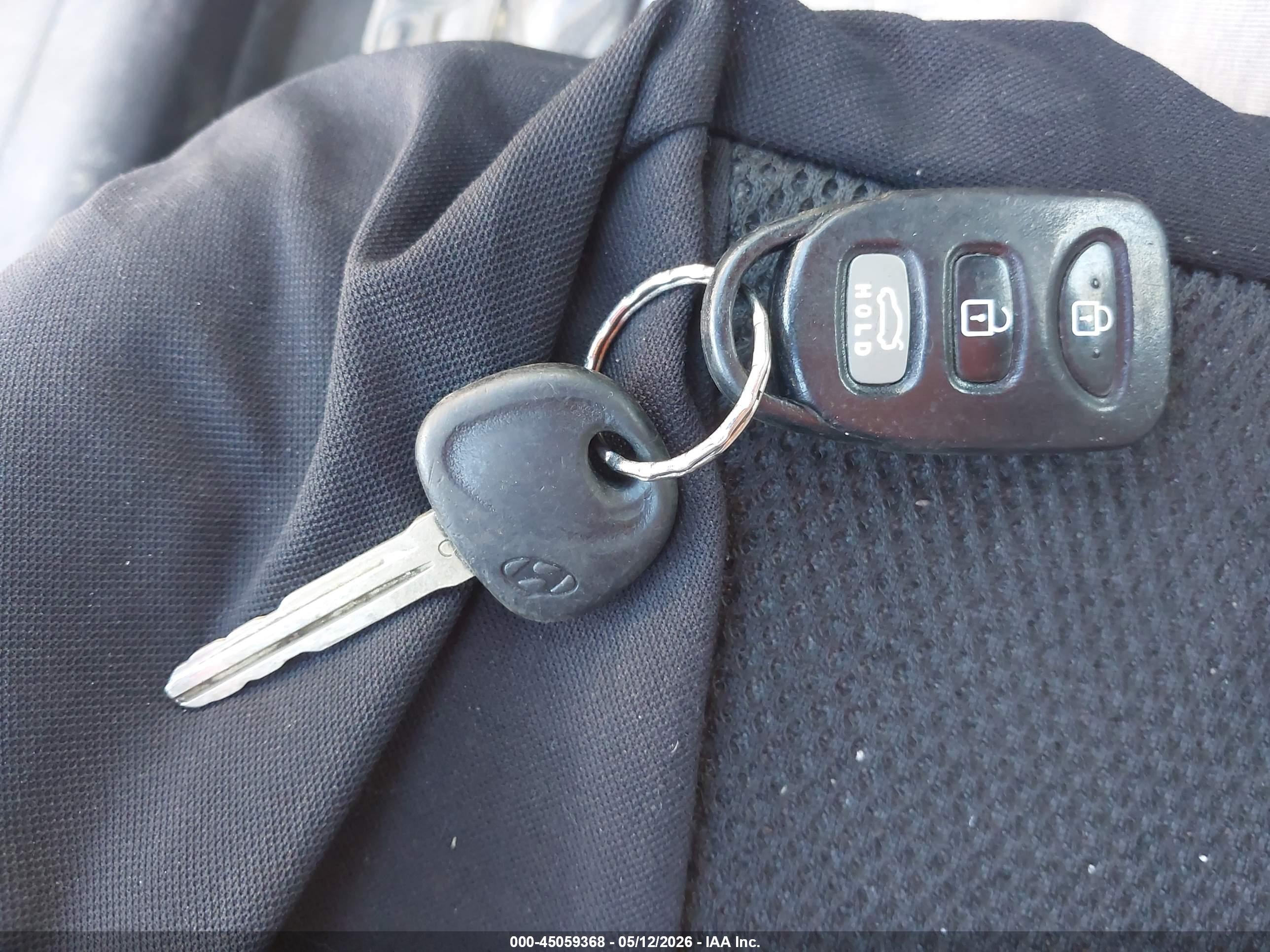 HYUNDAI ELANTRA image 11