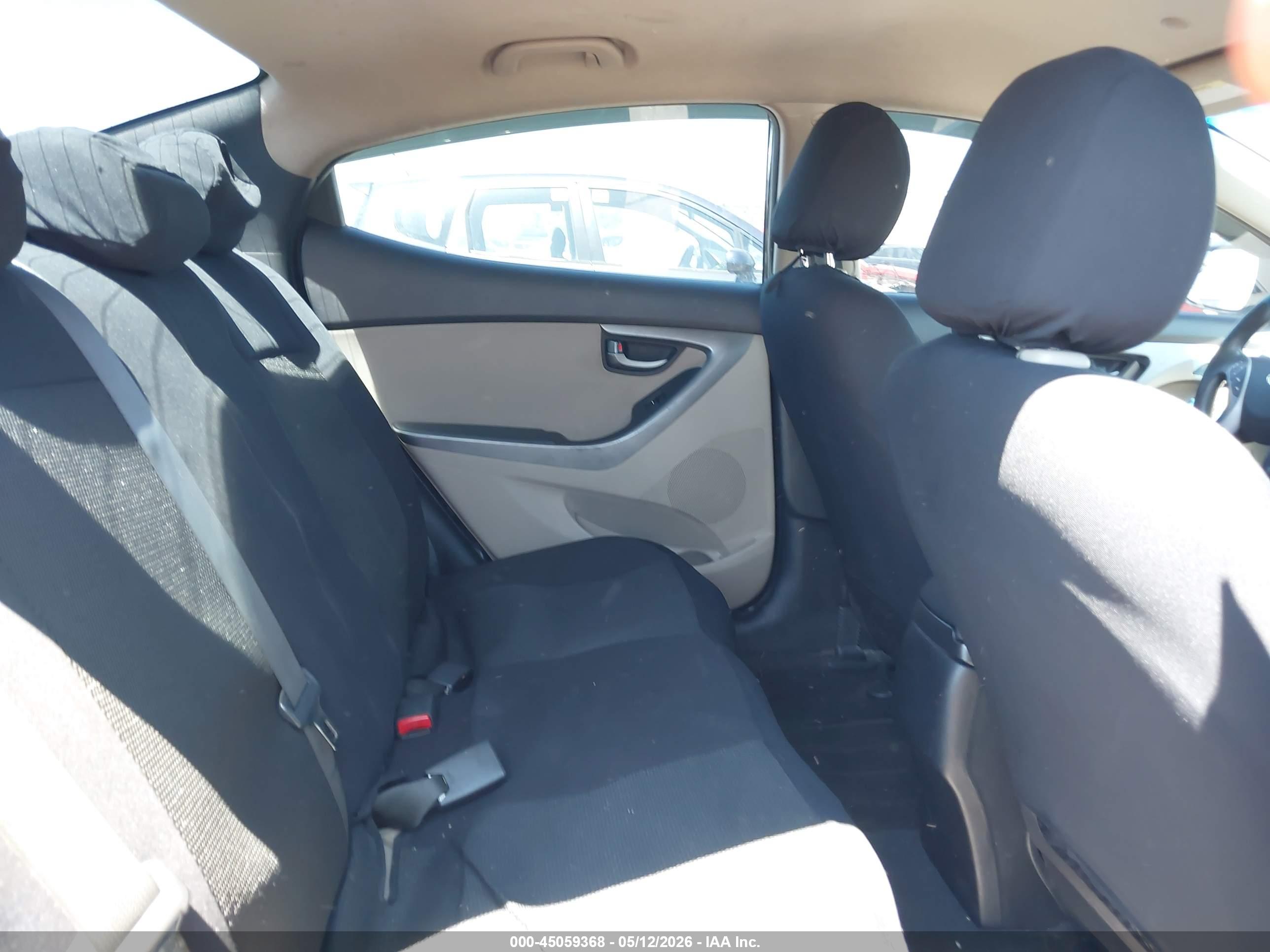 HYUNDAI ELANTRA image 8