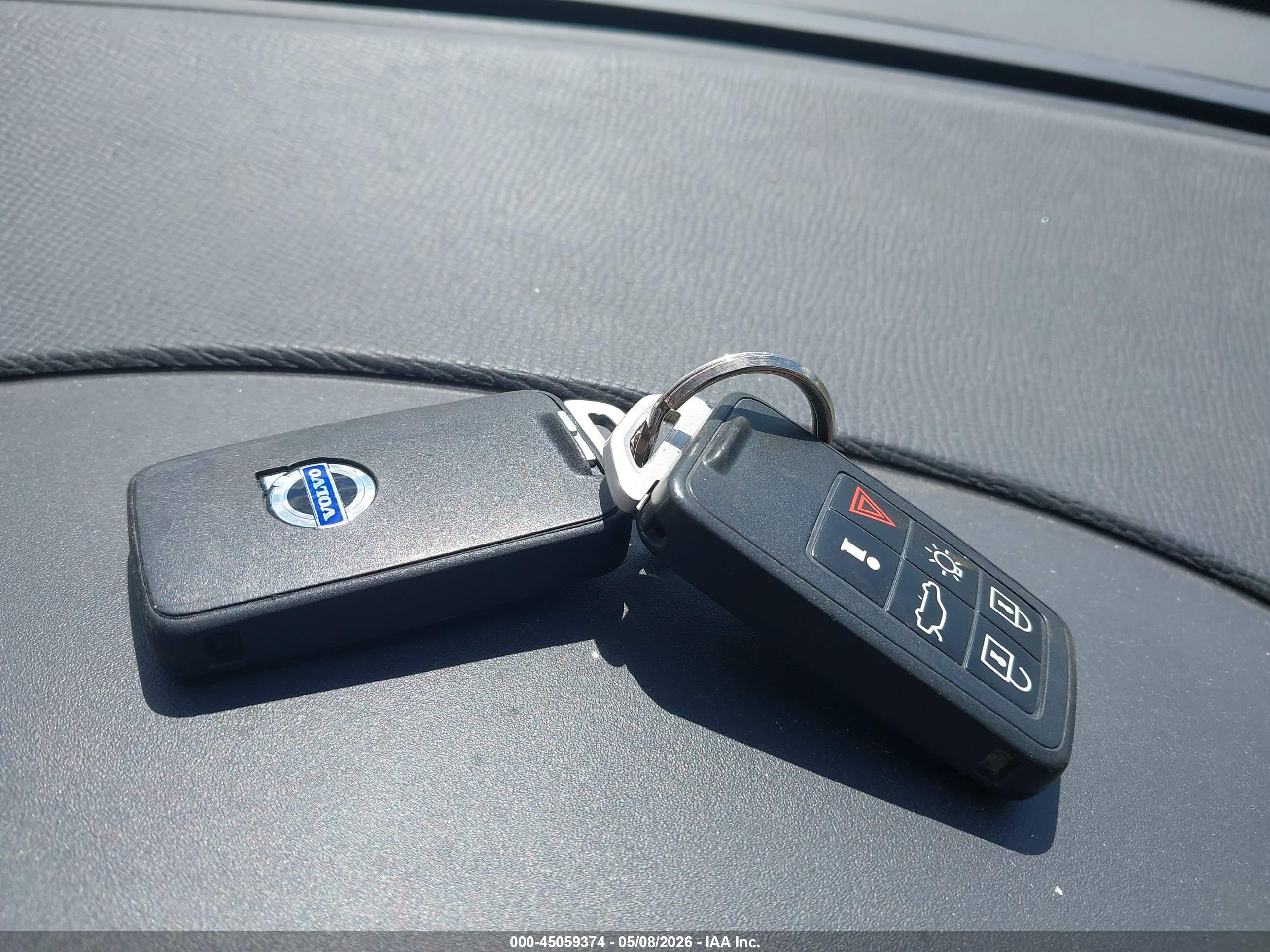 VOLVO XC60 image 11