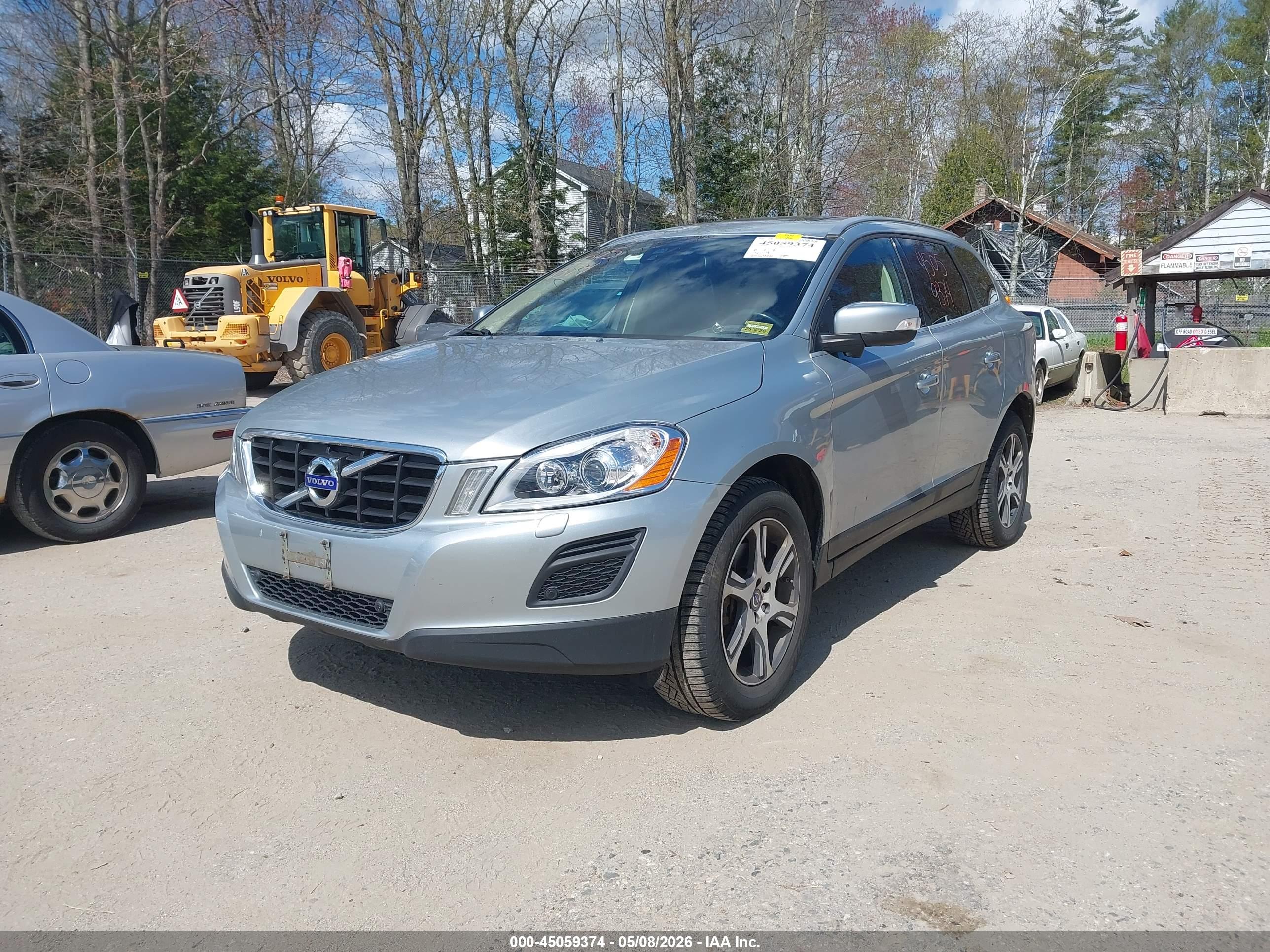 VOLVO XC60 image 2