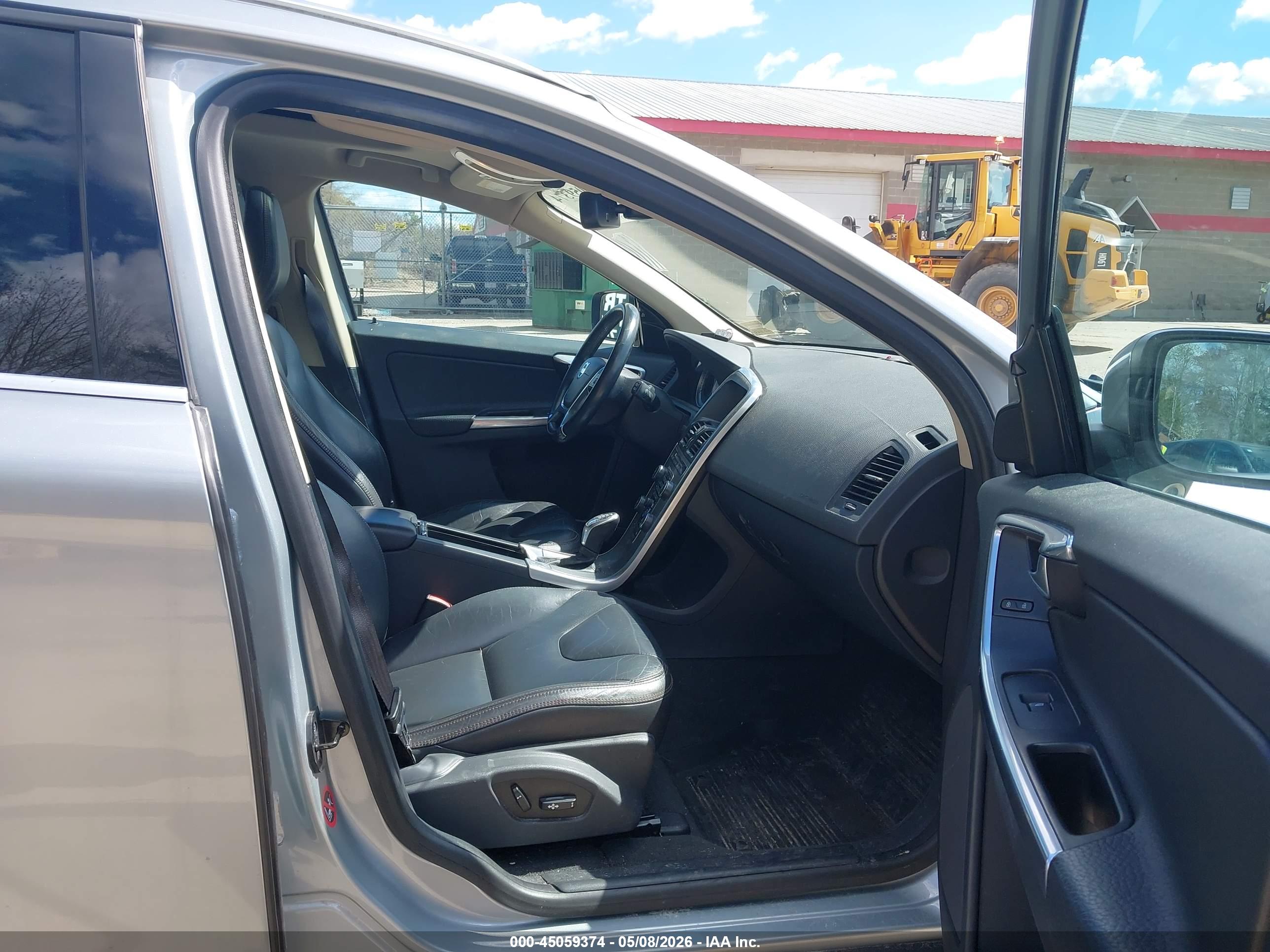 VOLVO XC60 image 5
