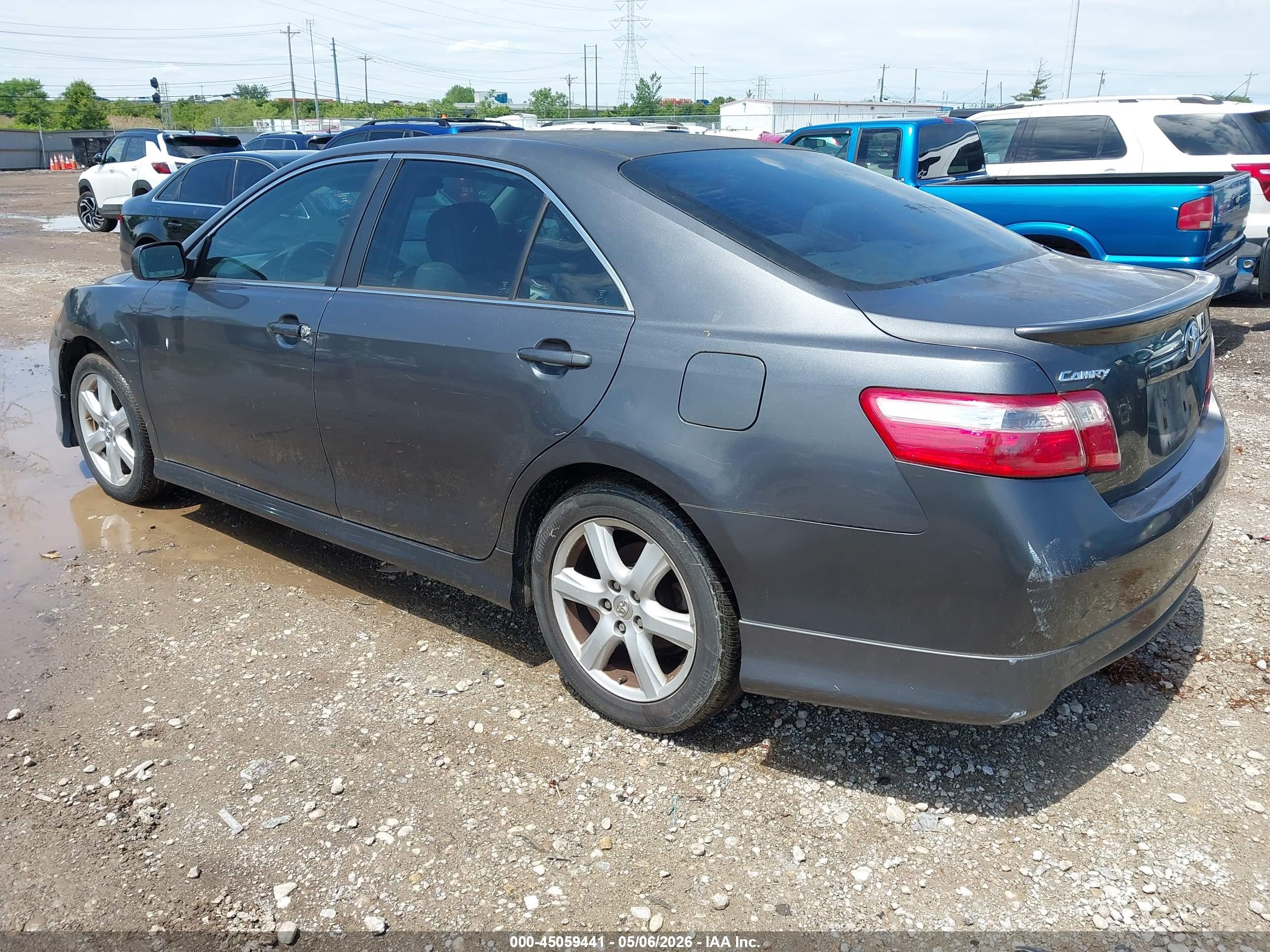 TOYOTA CAMRY image 3