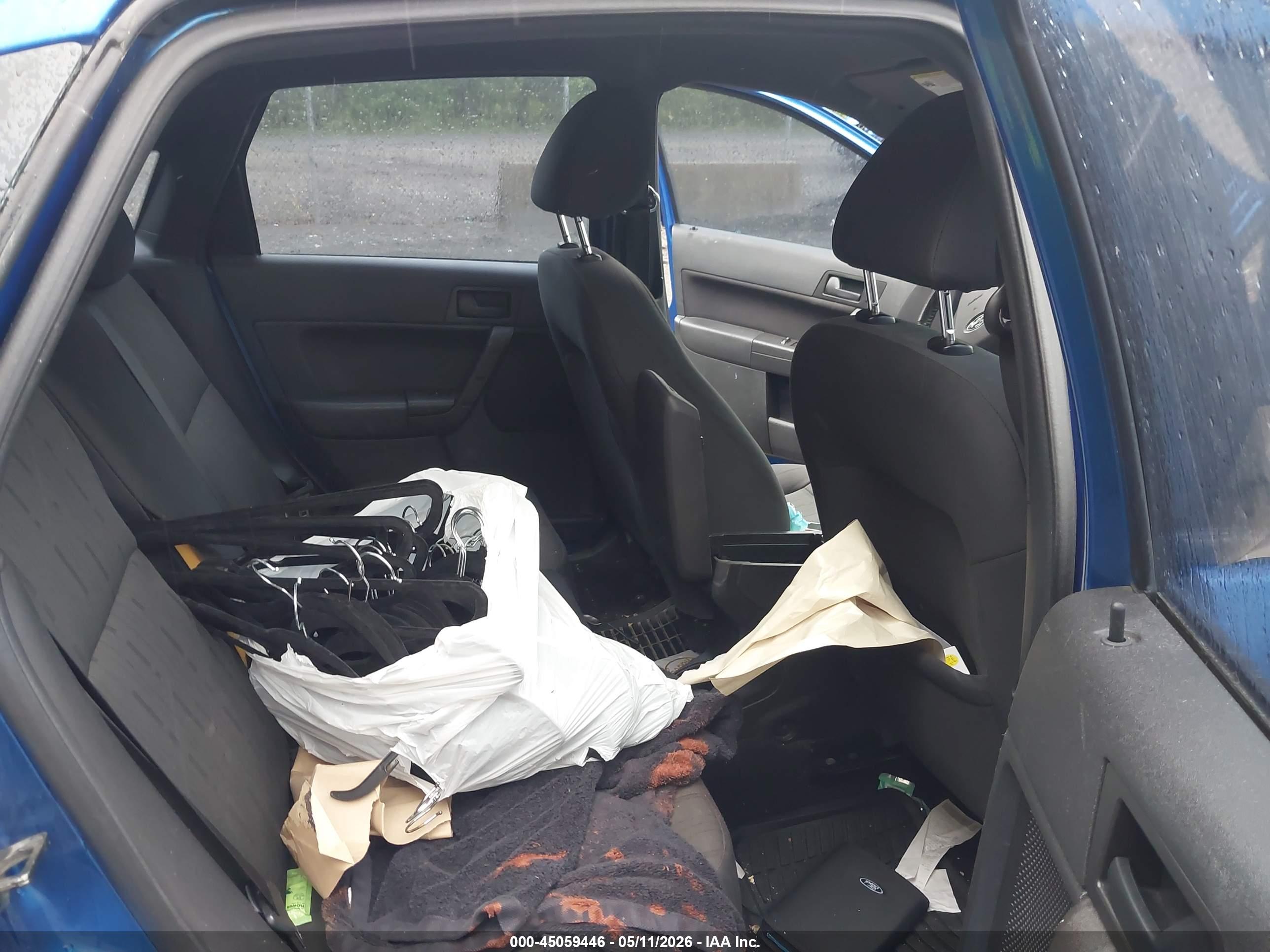 FORD FOCUS image 8