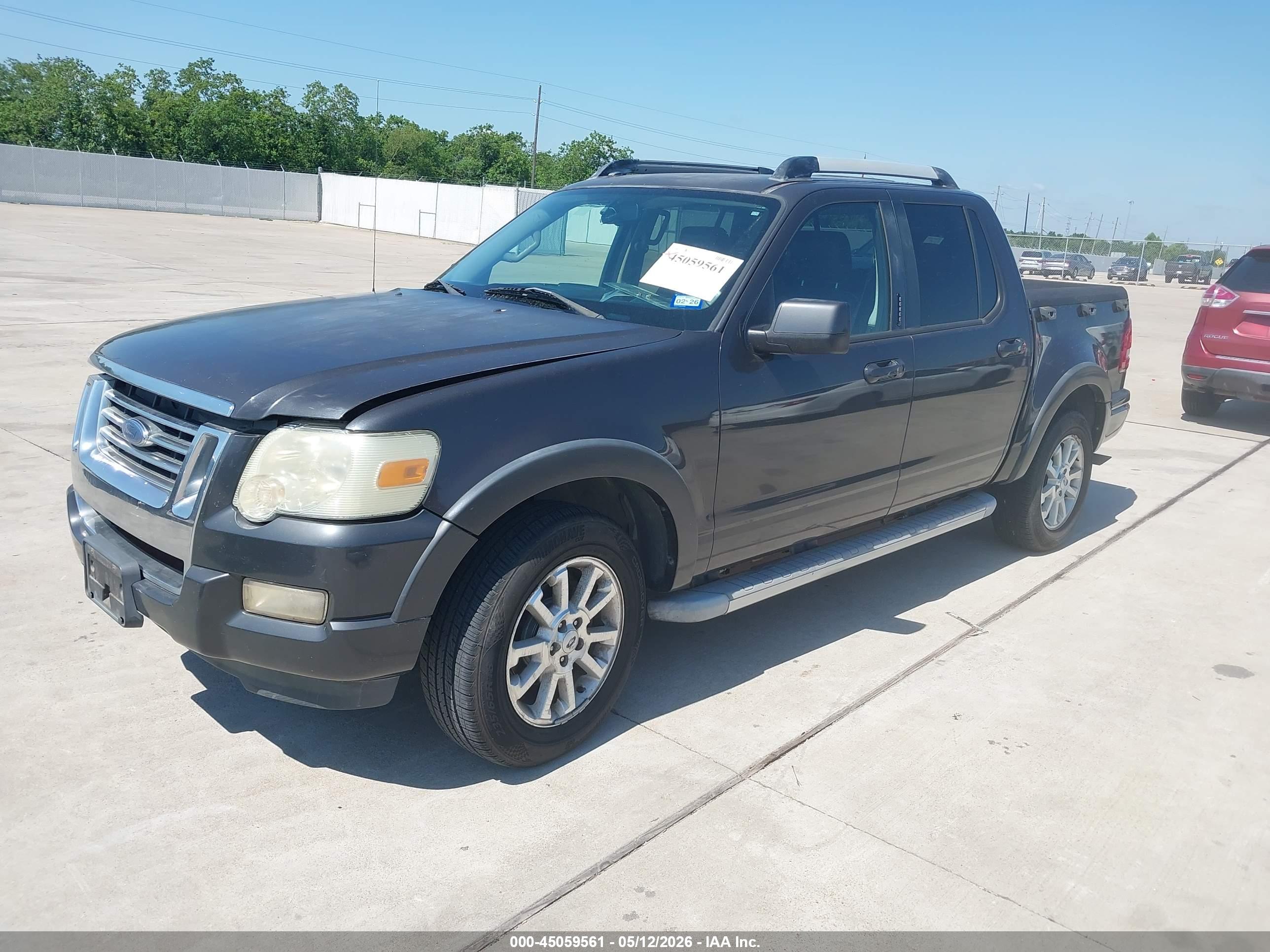 FORD EXPLORER image 2
