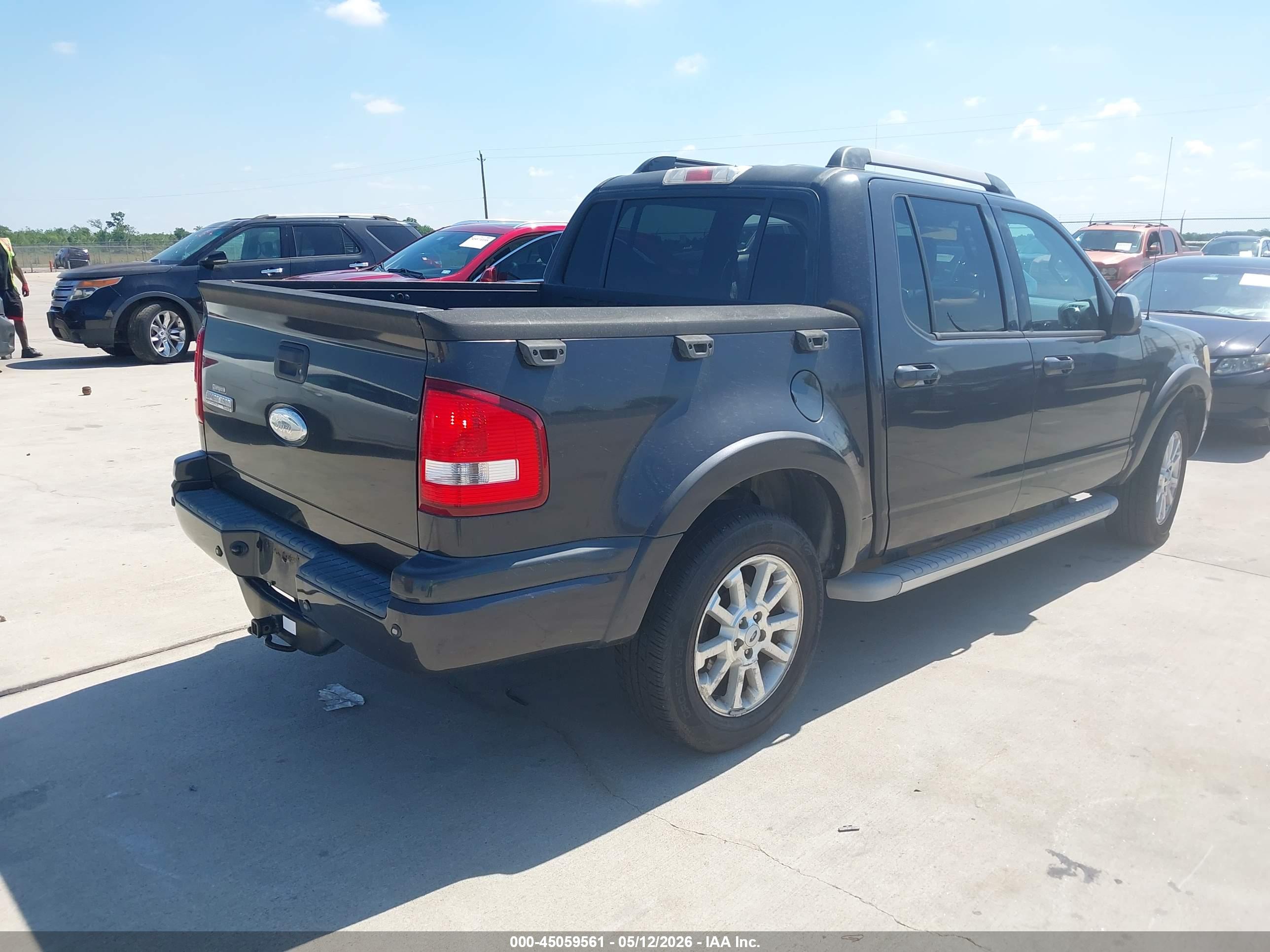 FORD EXPLORER image 4
