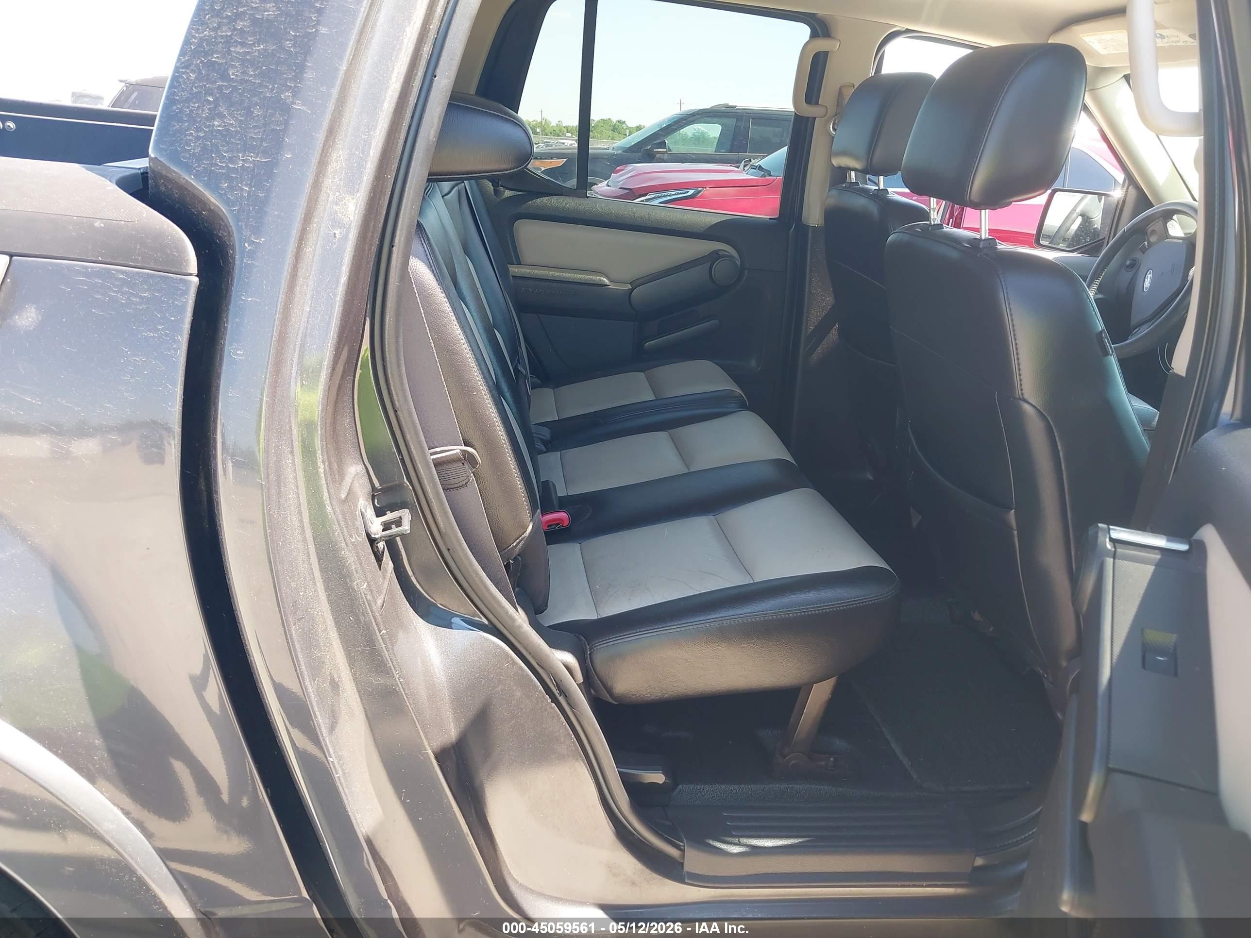 FORD EXPLORER image 8