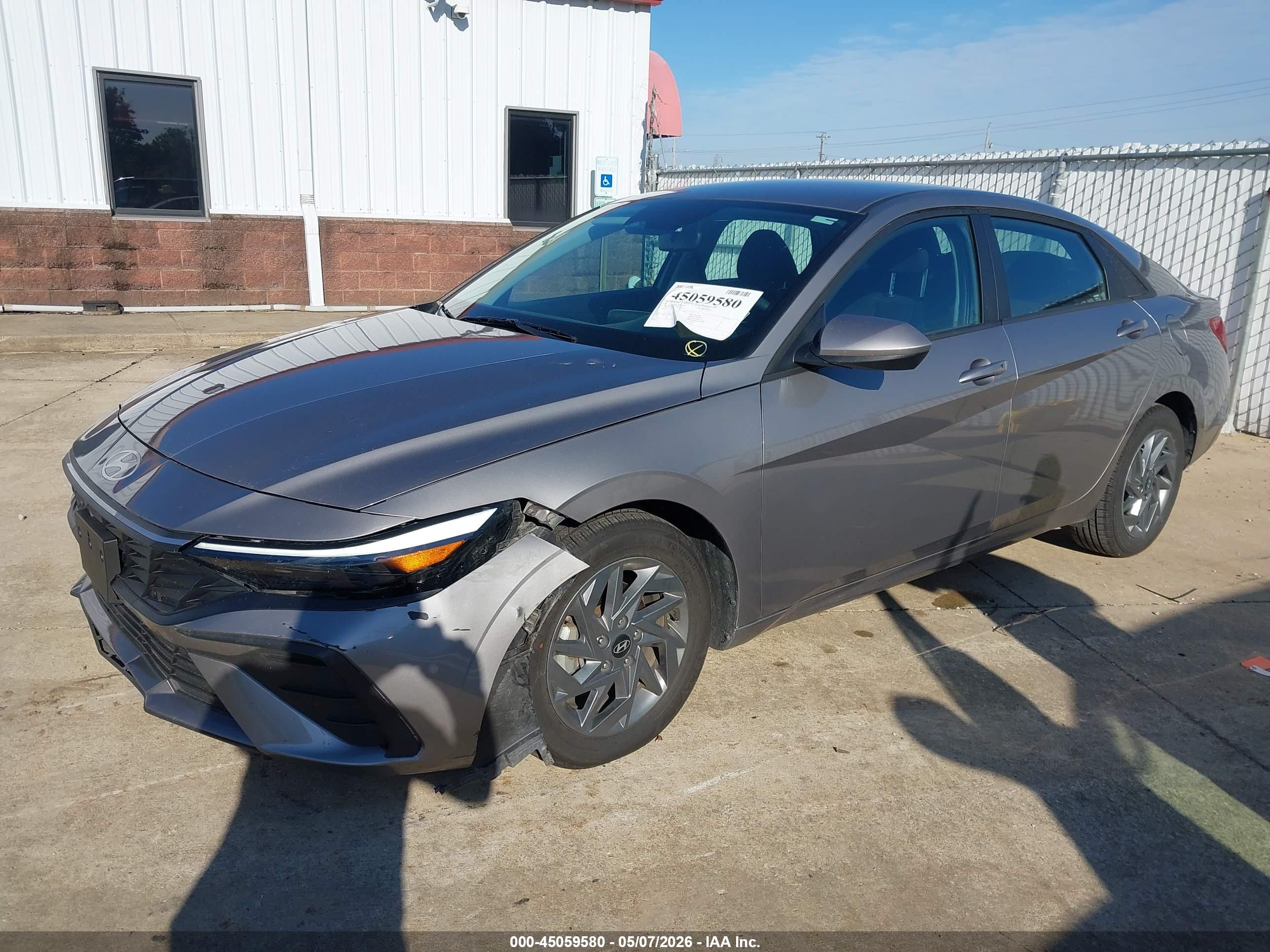 HYUNDAI ELANTRA image 2