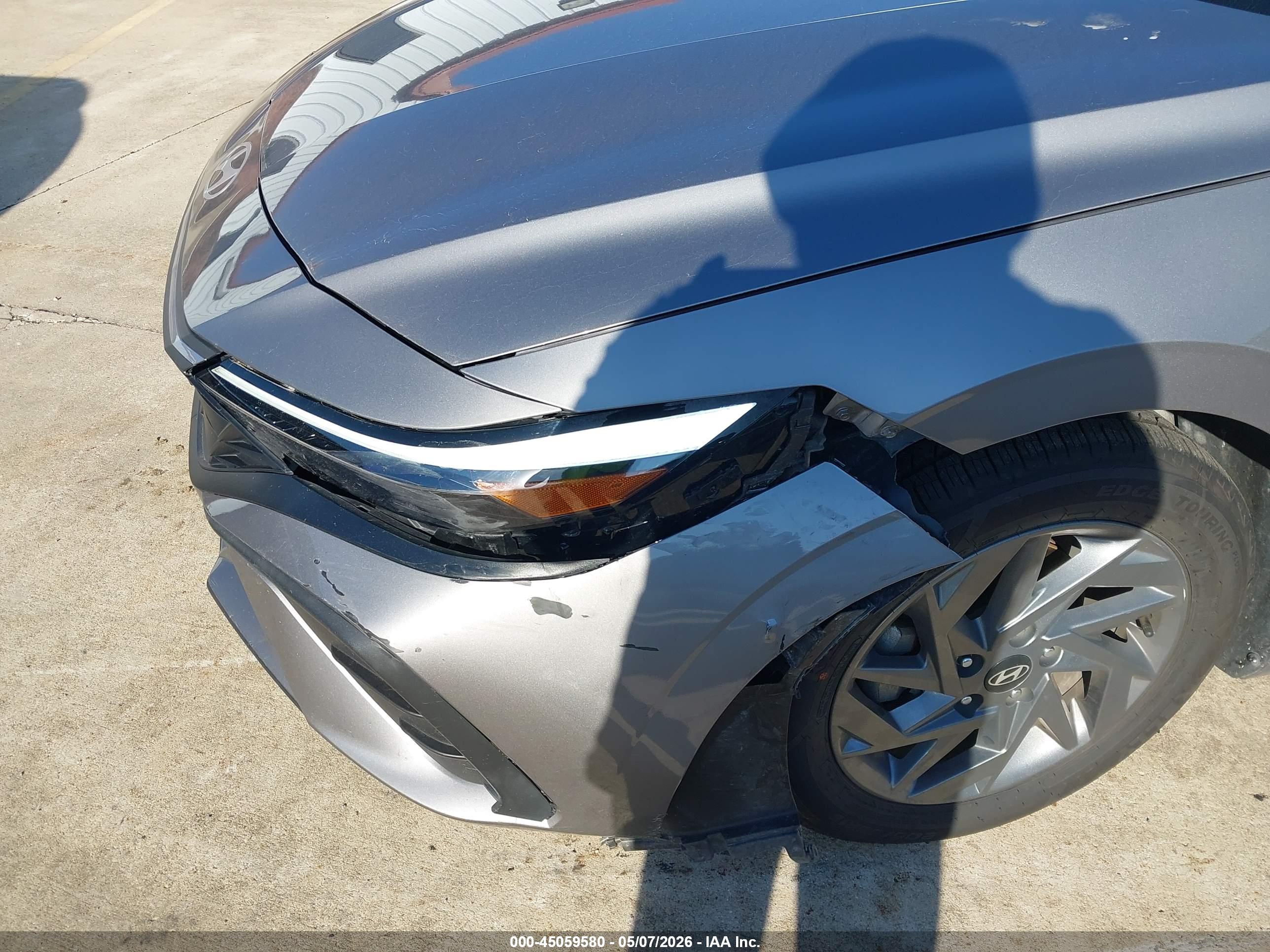 HYUNDAI ELANTRA image 6