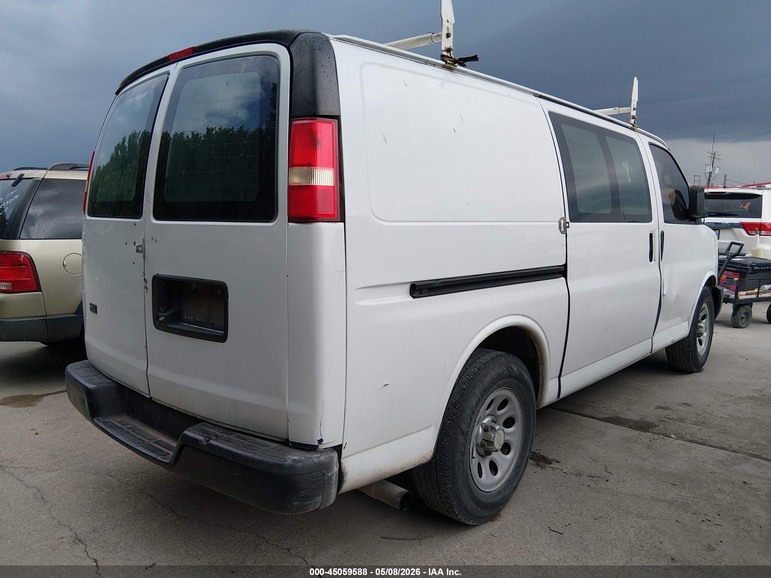 CHEVROLET EXPRESS image 4