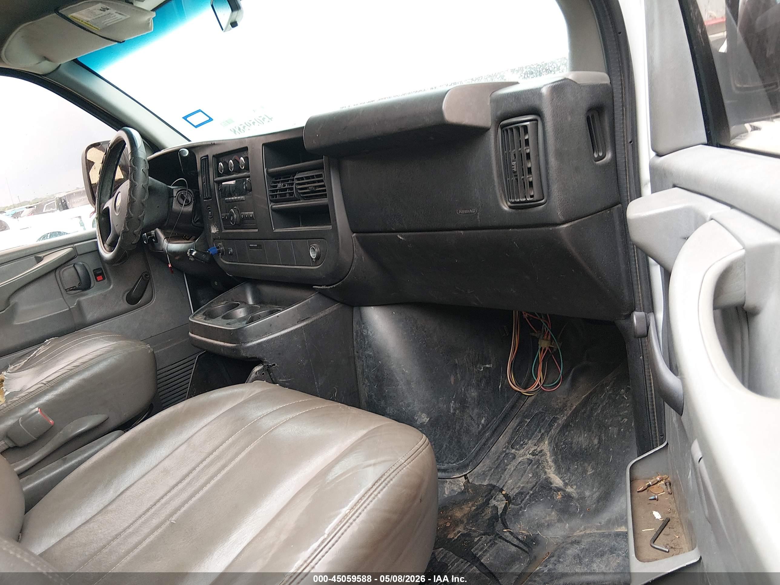 CHEVROLET EXPRESS image 5