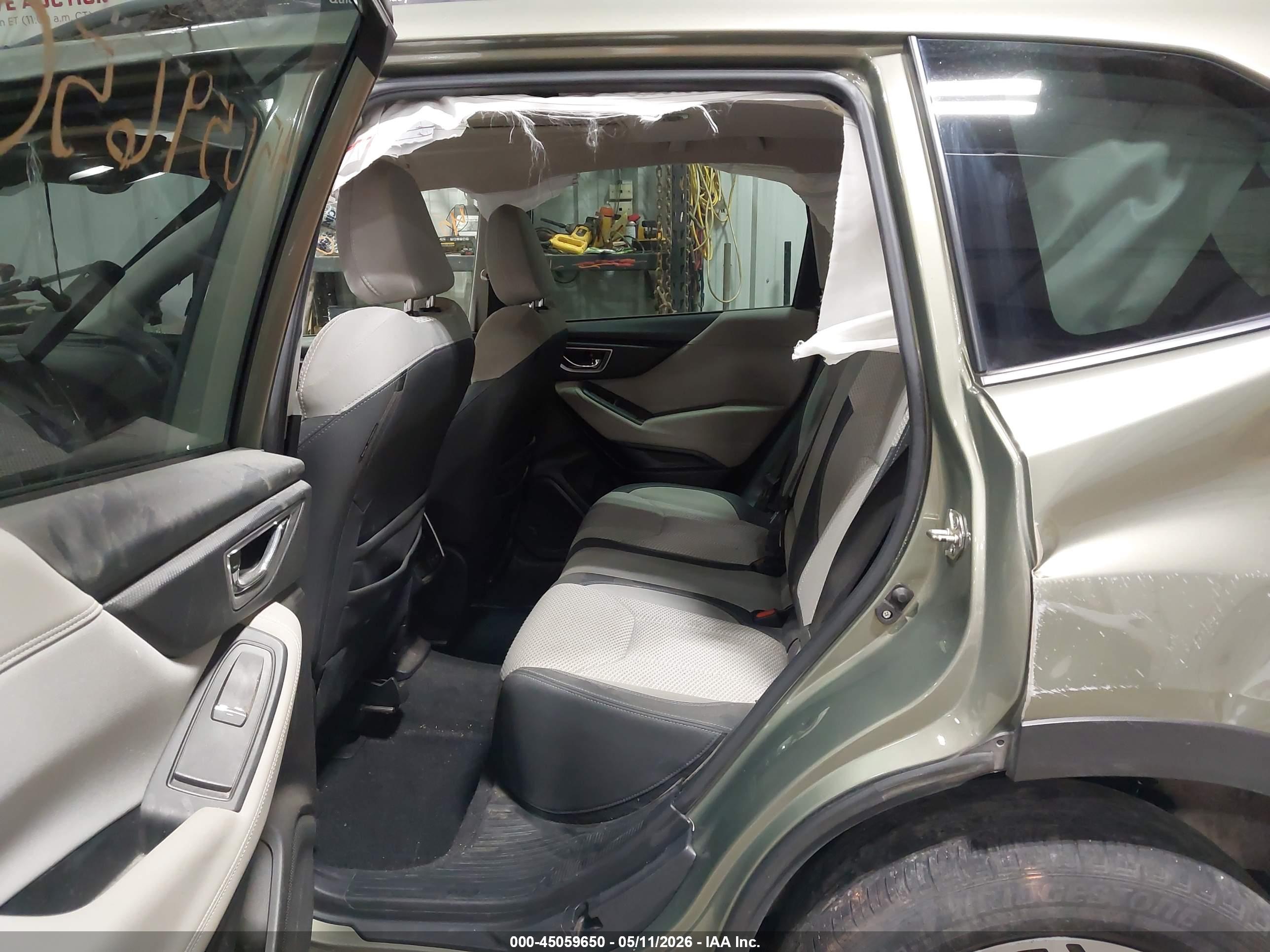 SUBARU FORESTER image 8
