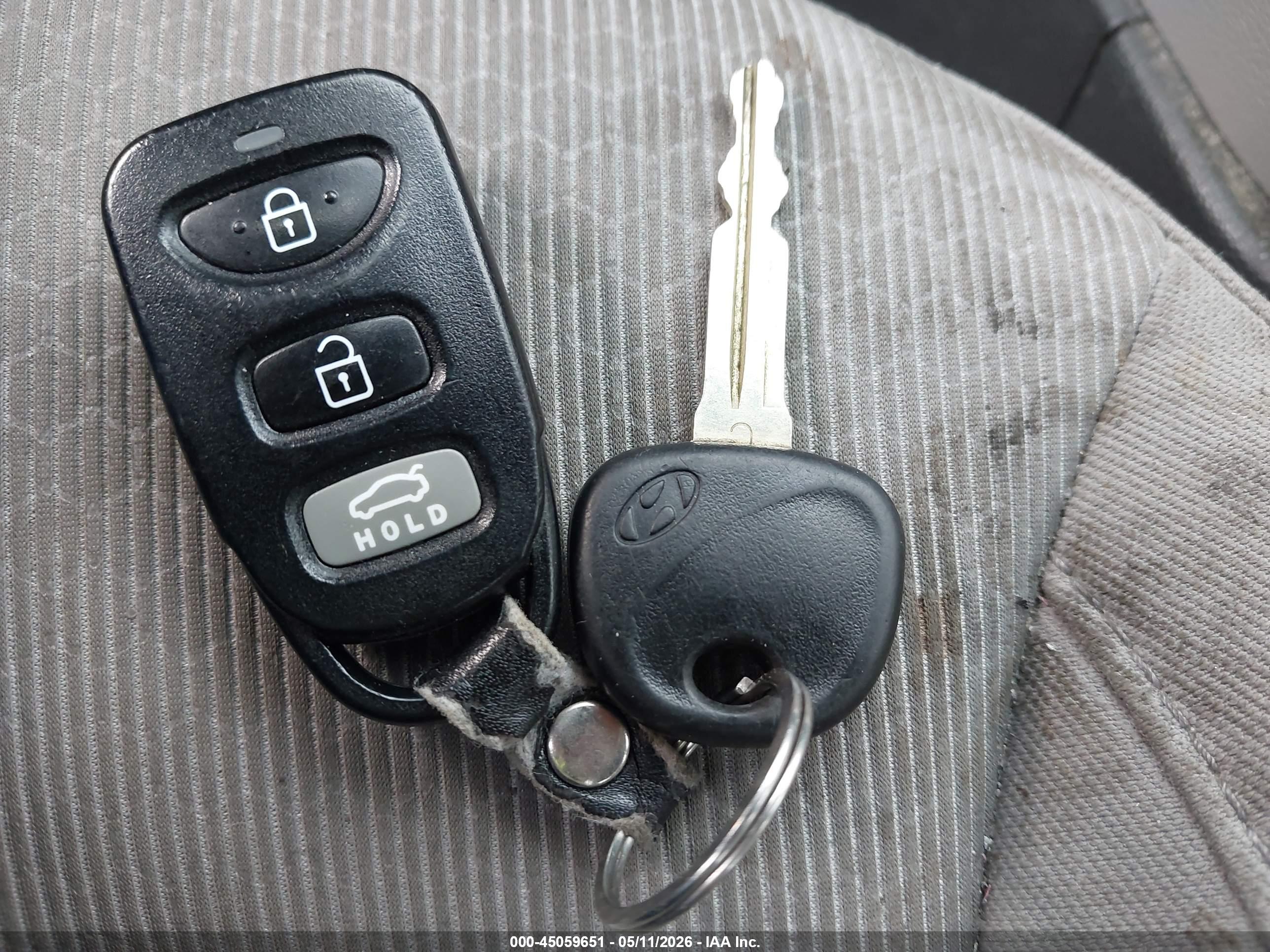 HYUNDAI ELANTRA image 11
