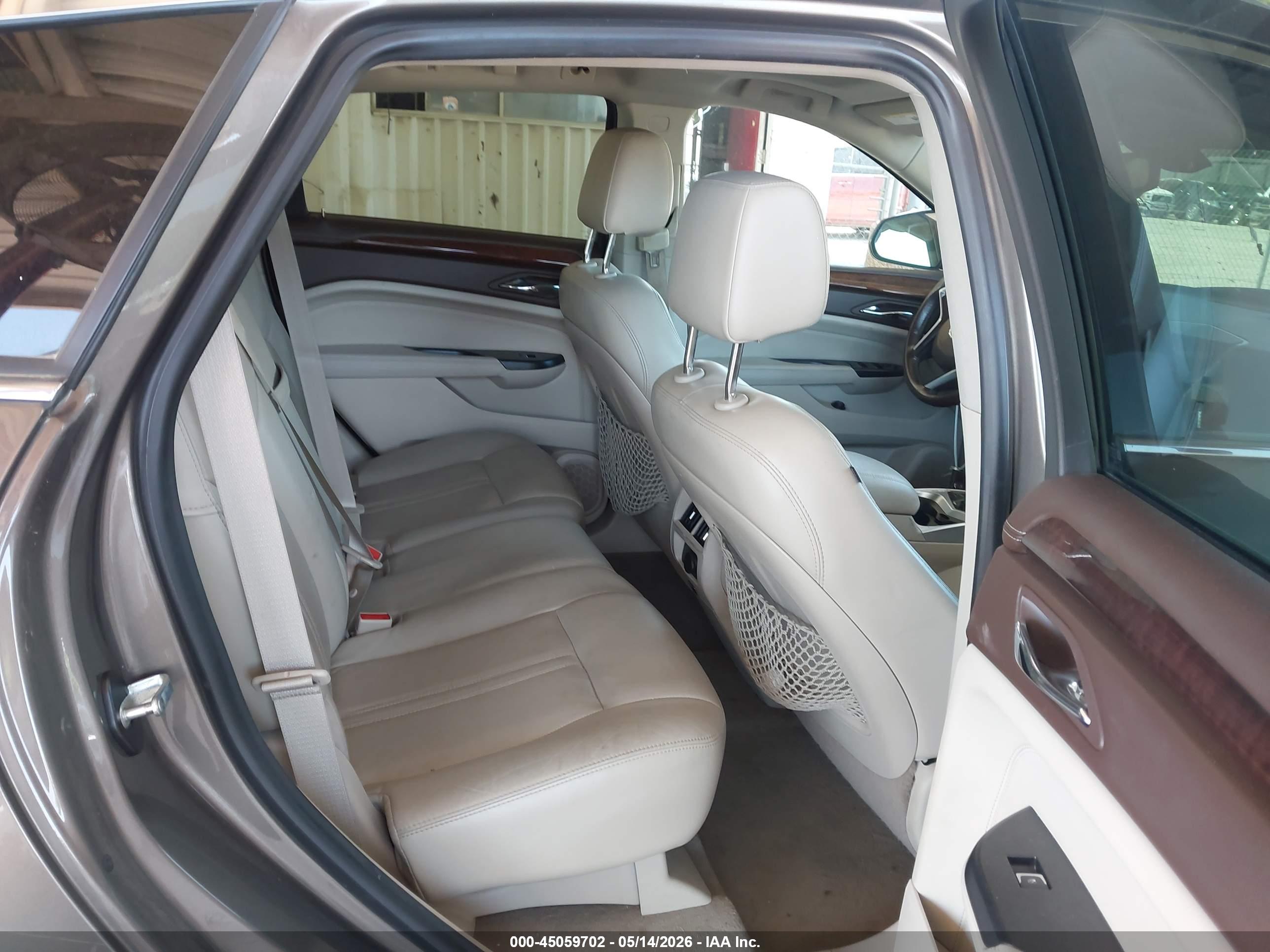 CADILLAC SRX image 8