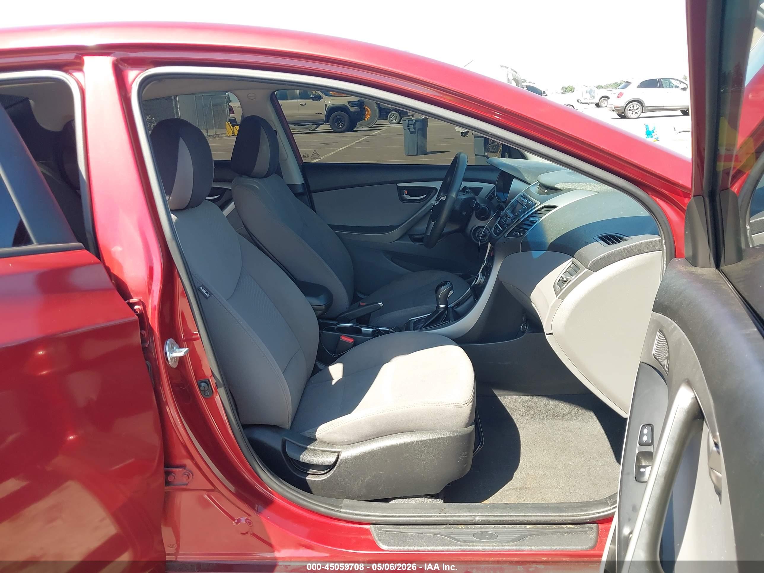 HYUNDAI ELANTRA image 5