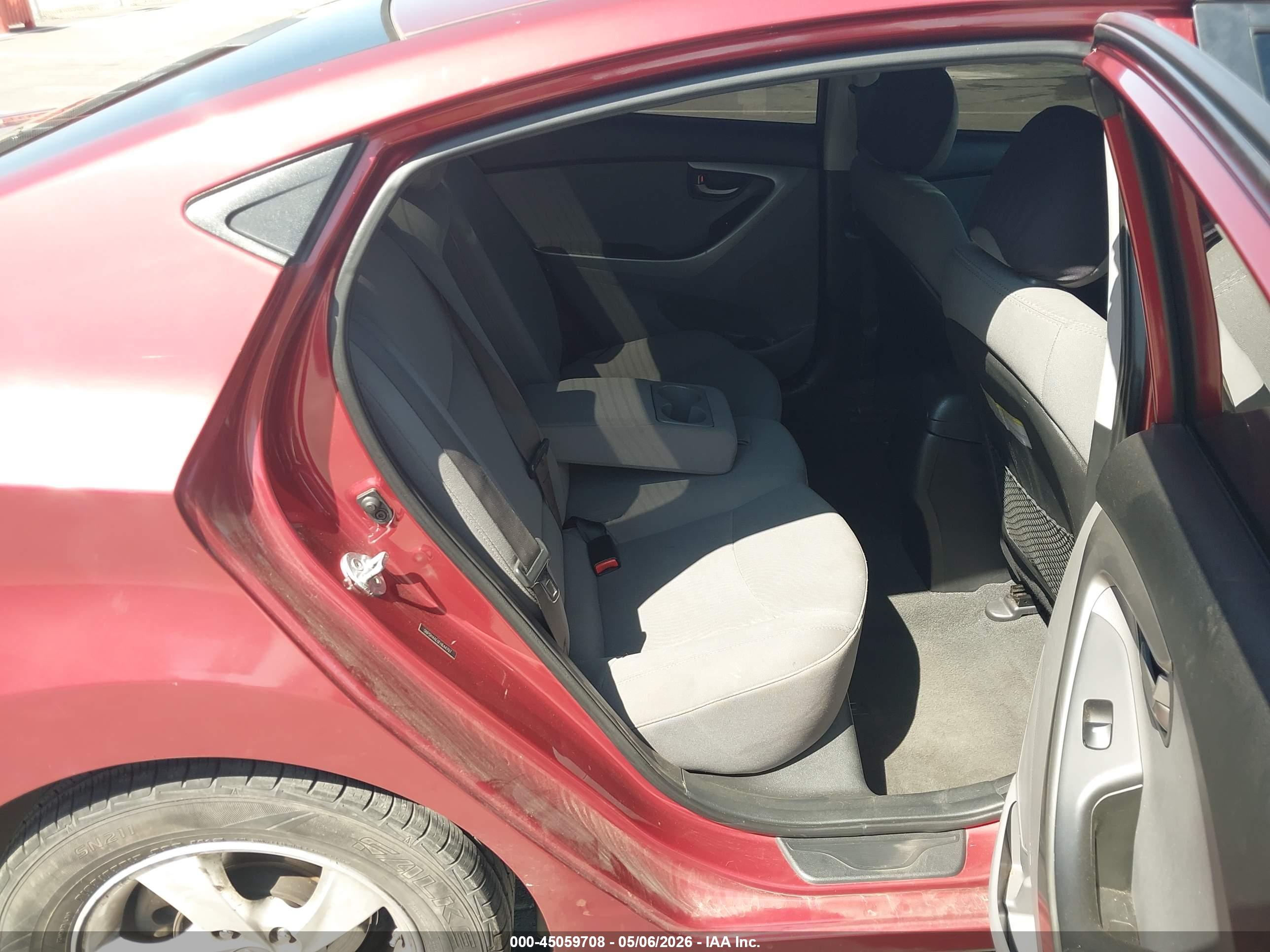 HYUNDAI ELANTRA image 8
