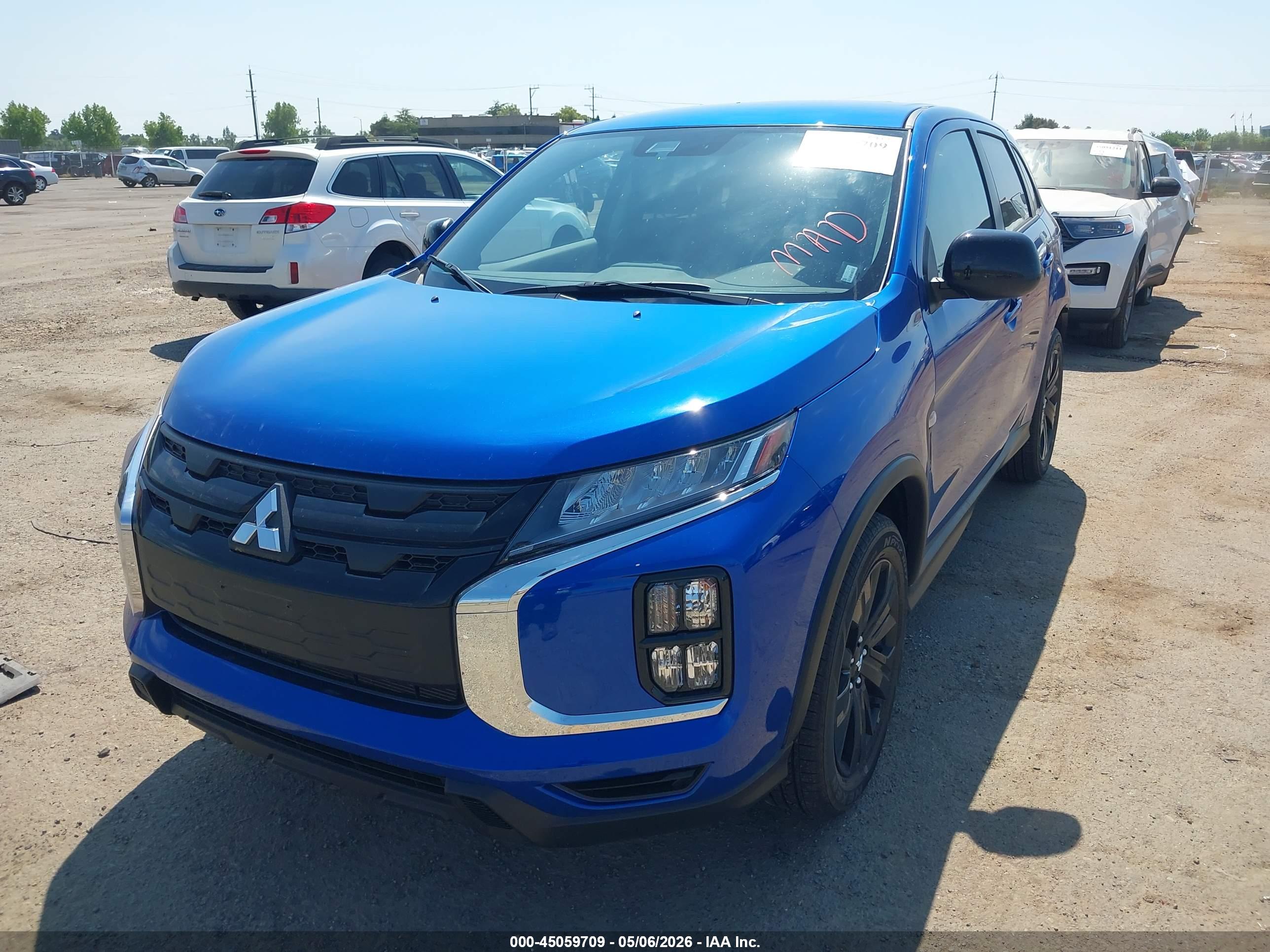 MITSUBISHI OUTLANDER image 2