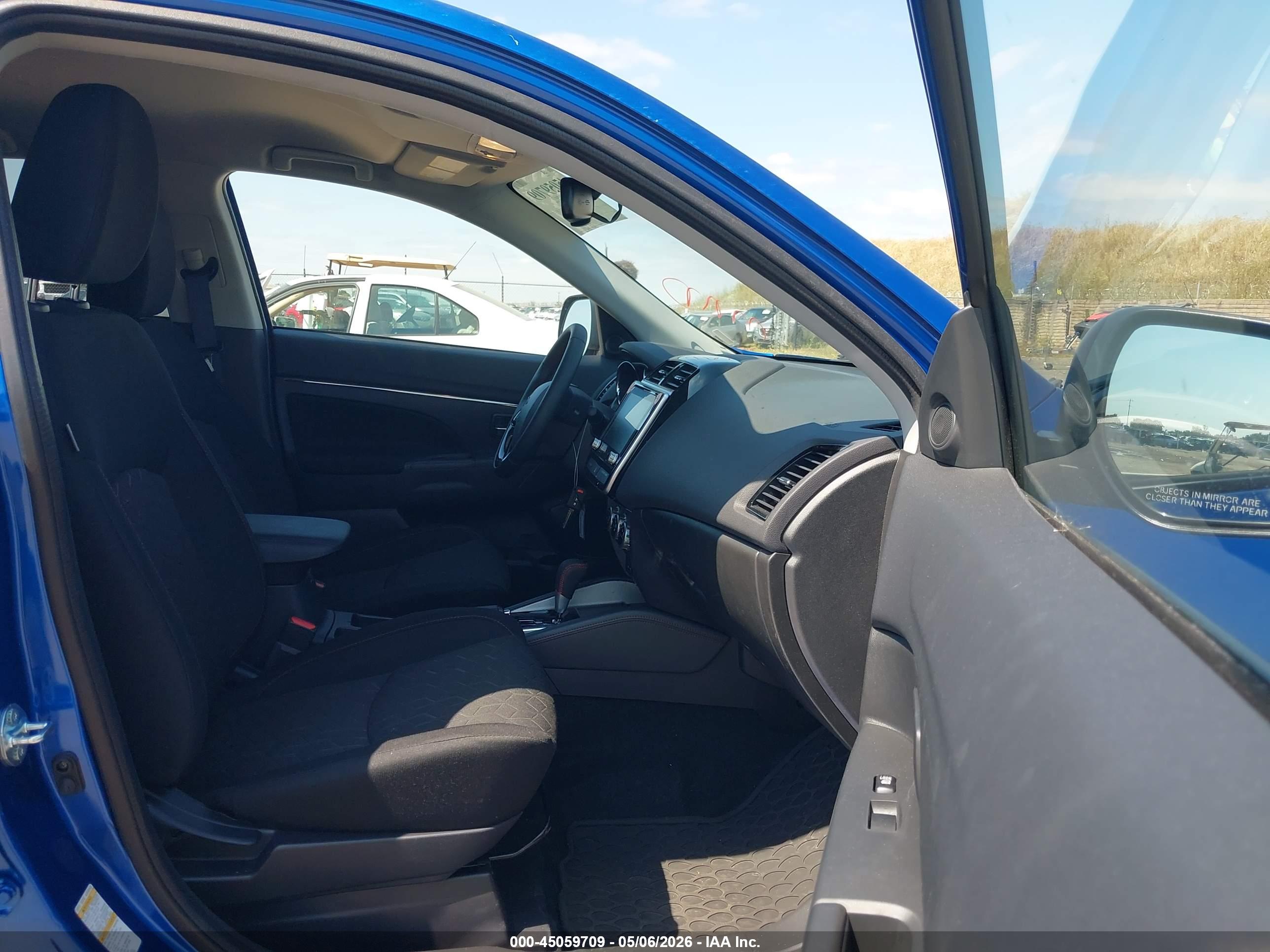 MITSUBISHI OUTLANDER image 5