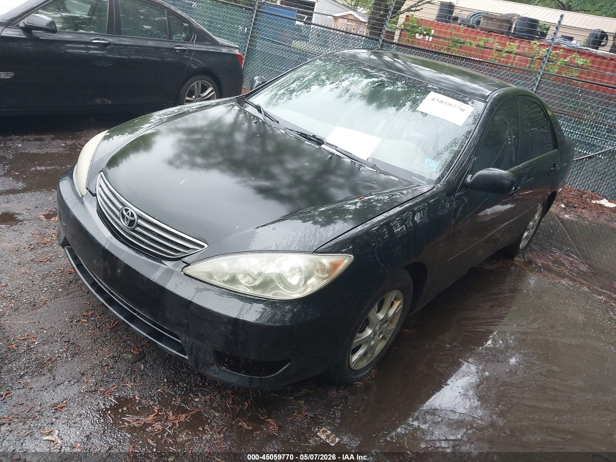 TOYOTA CAMRY image 2