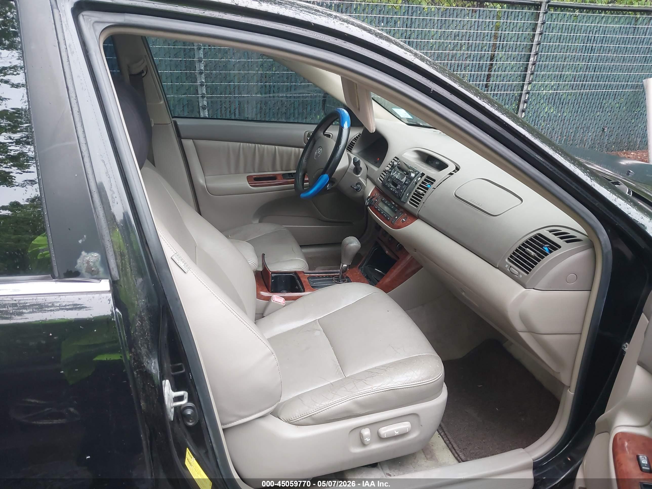 TOYOTA CAMRY image 5