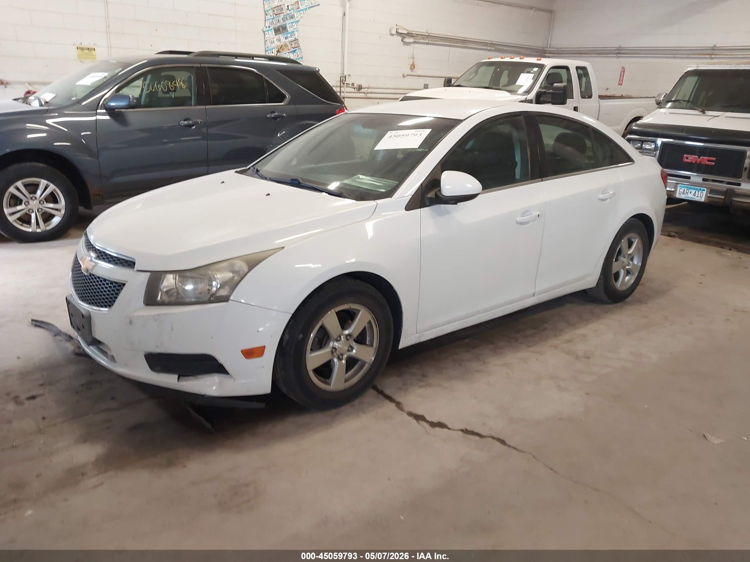 CHEVROLET CRUZE image 2