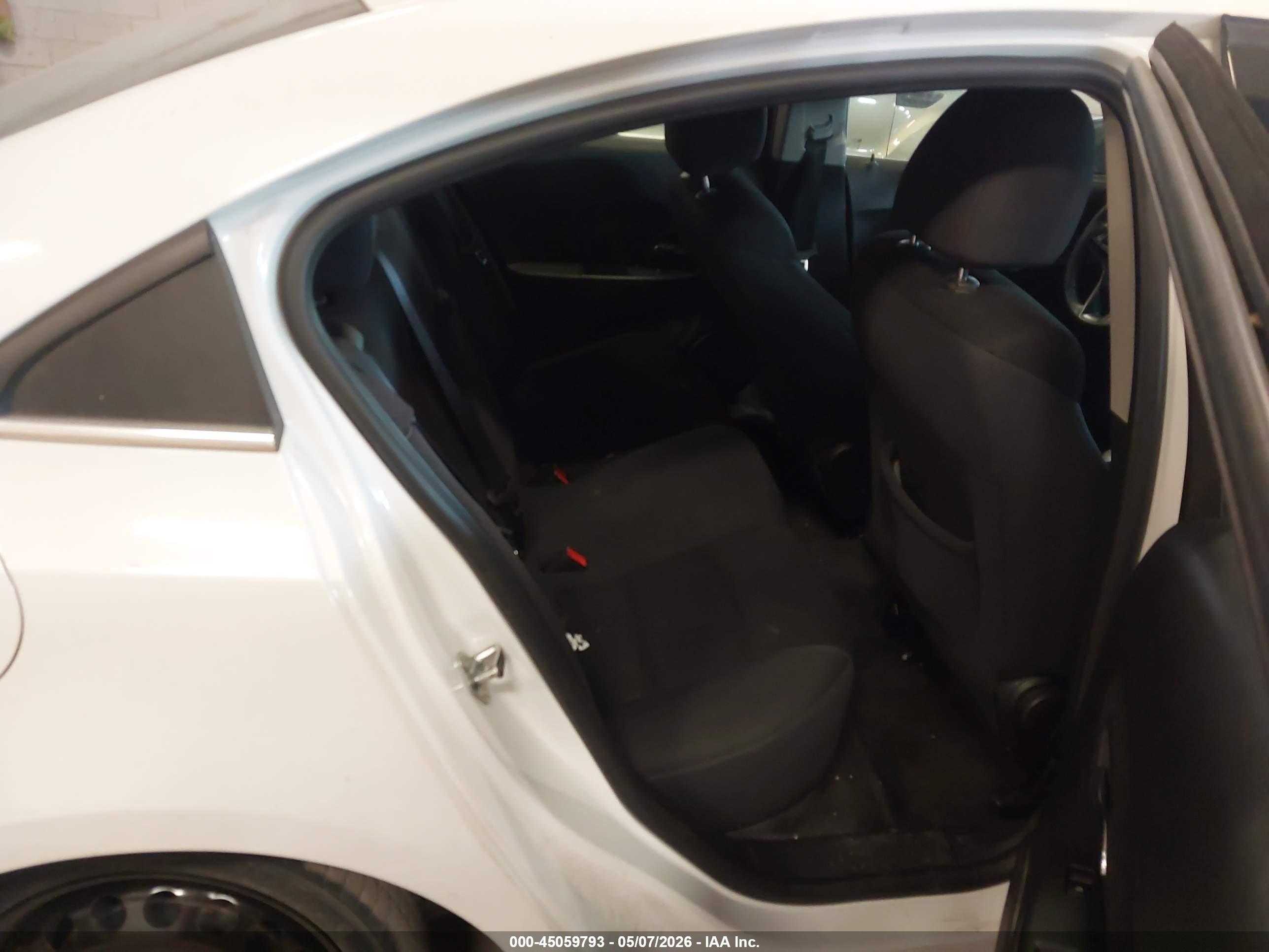 CHEVROLET CRUZE image 8
