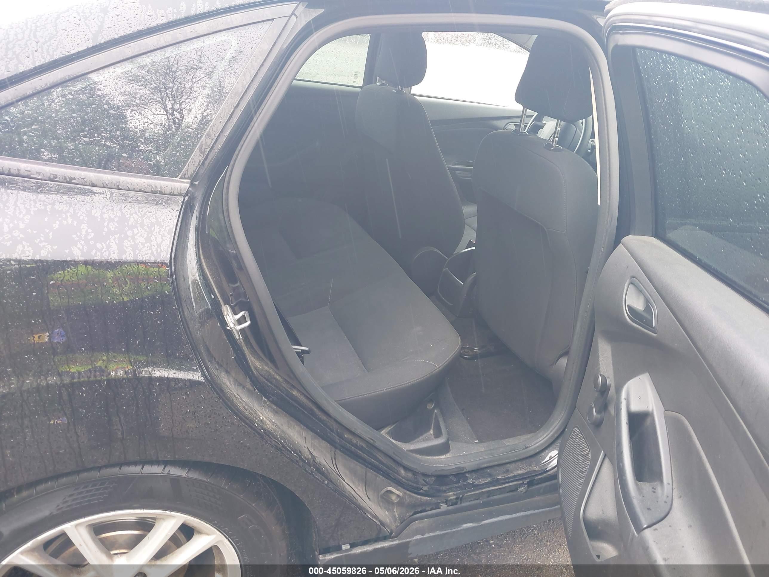 FORD FOCUS image 8