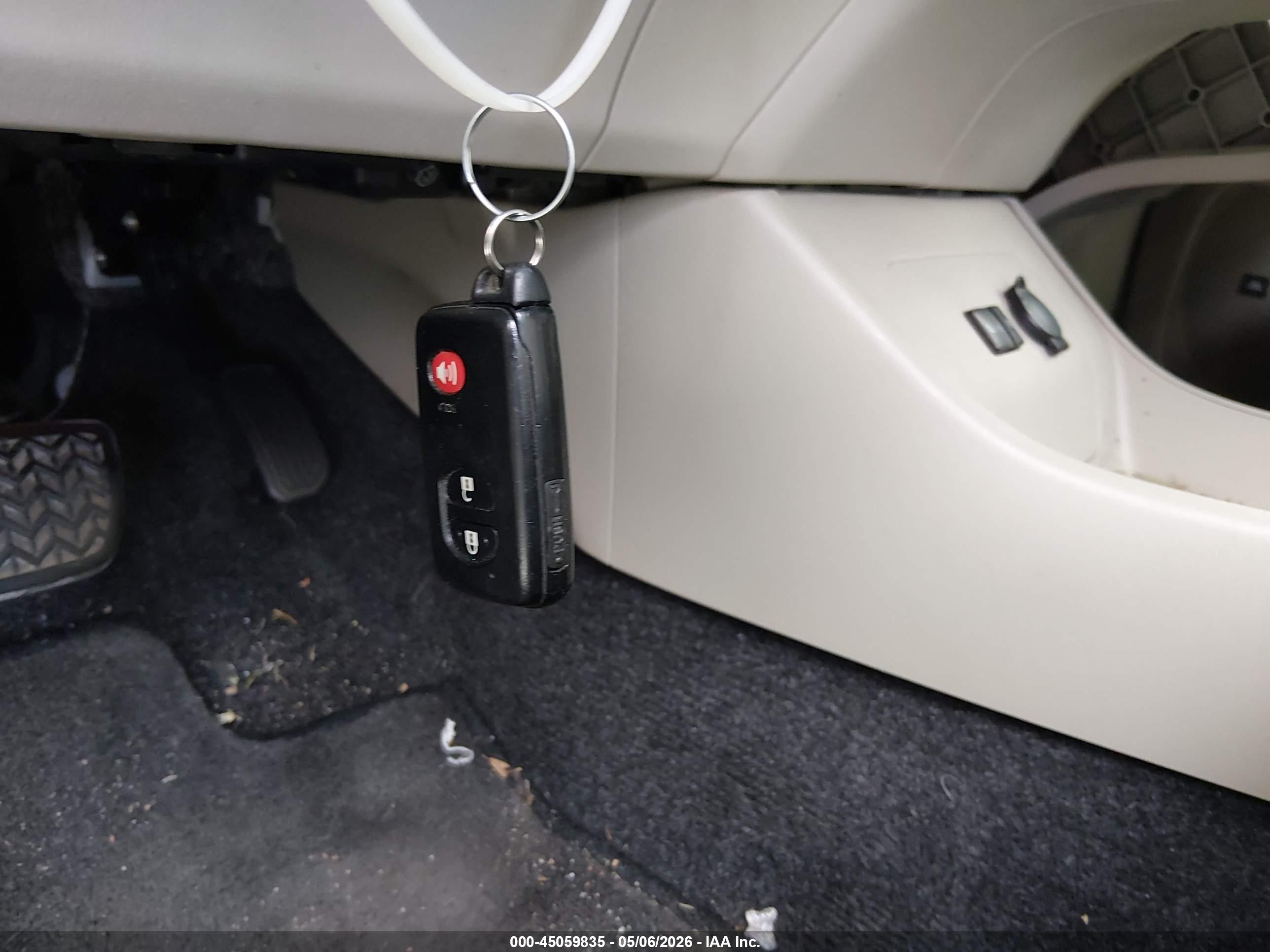TOYOTA PRIUS image 11