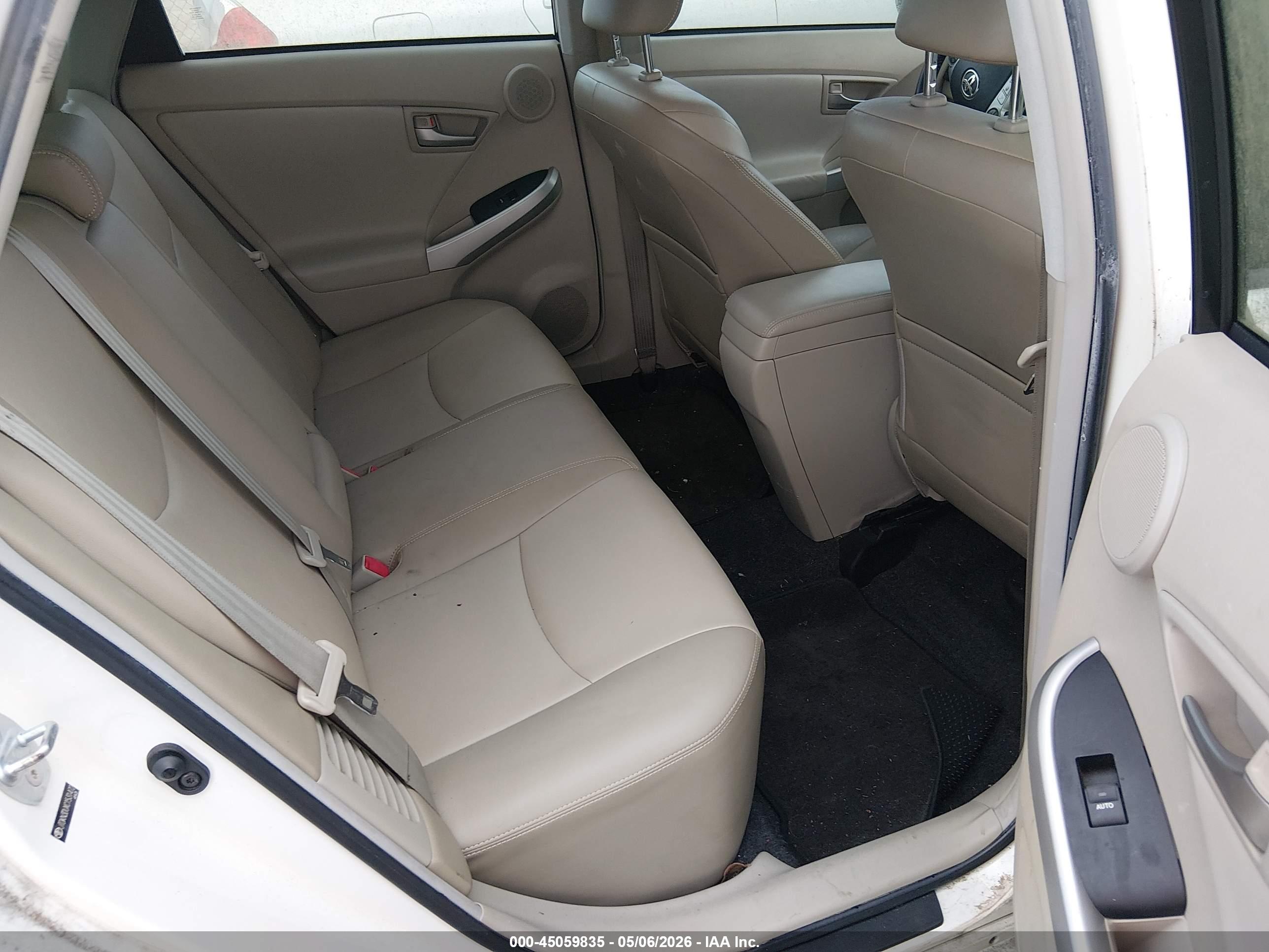 TOYOTA PRIUS image 8