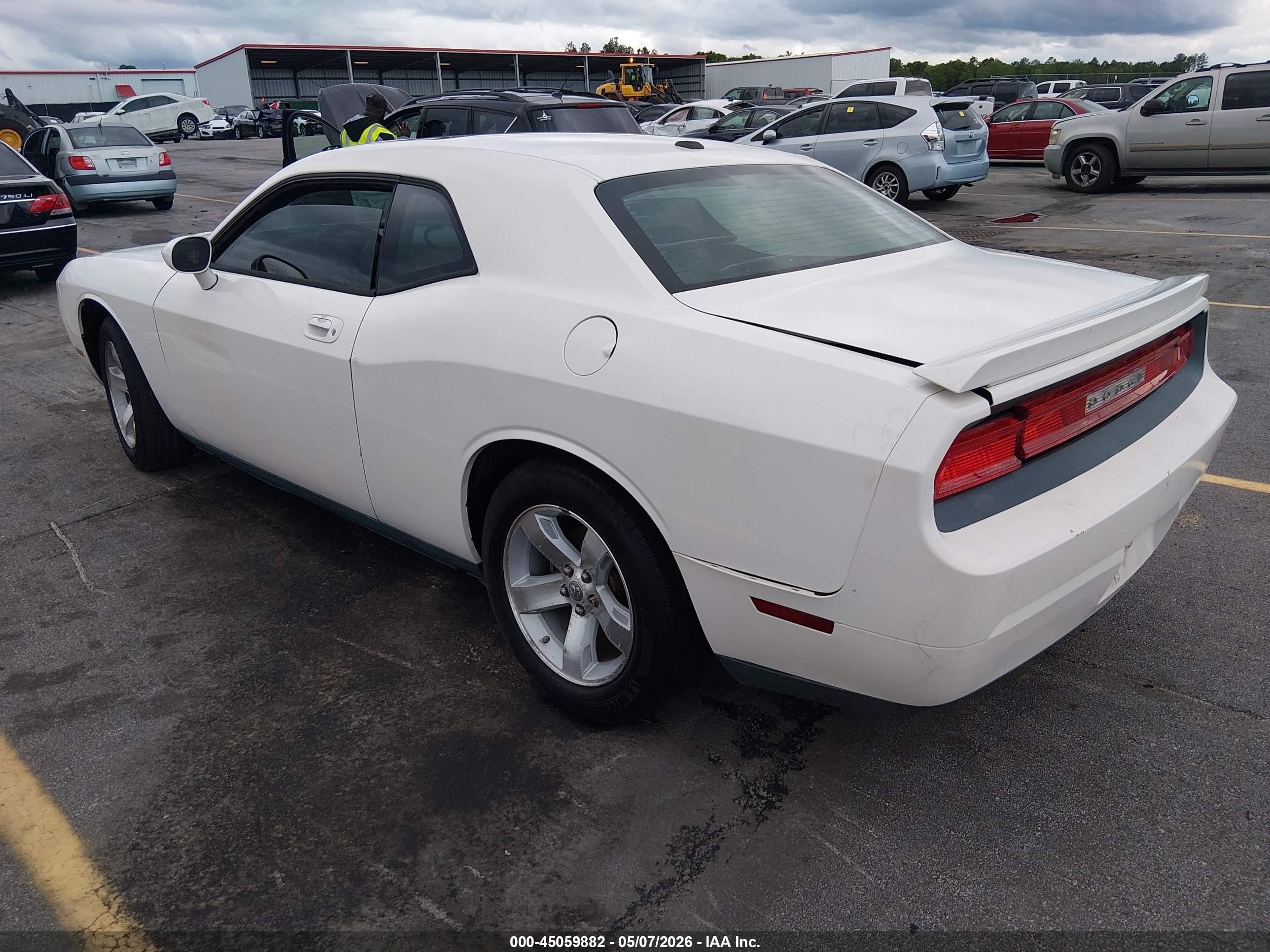 DODGE CHALLENGER image 3