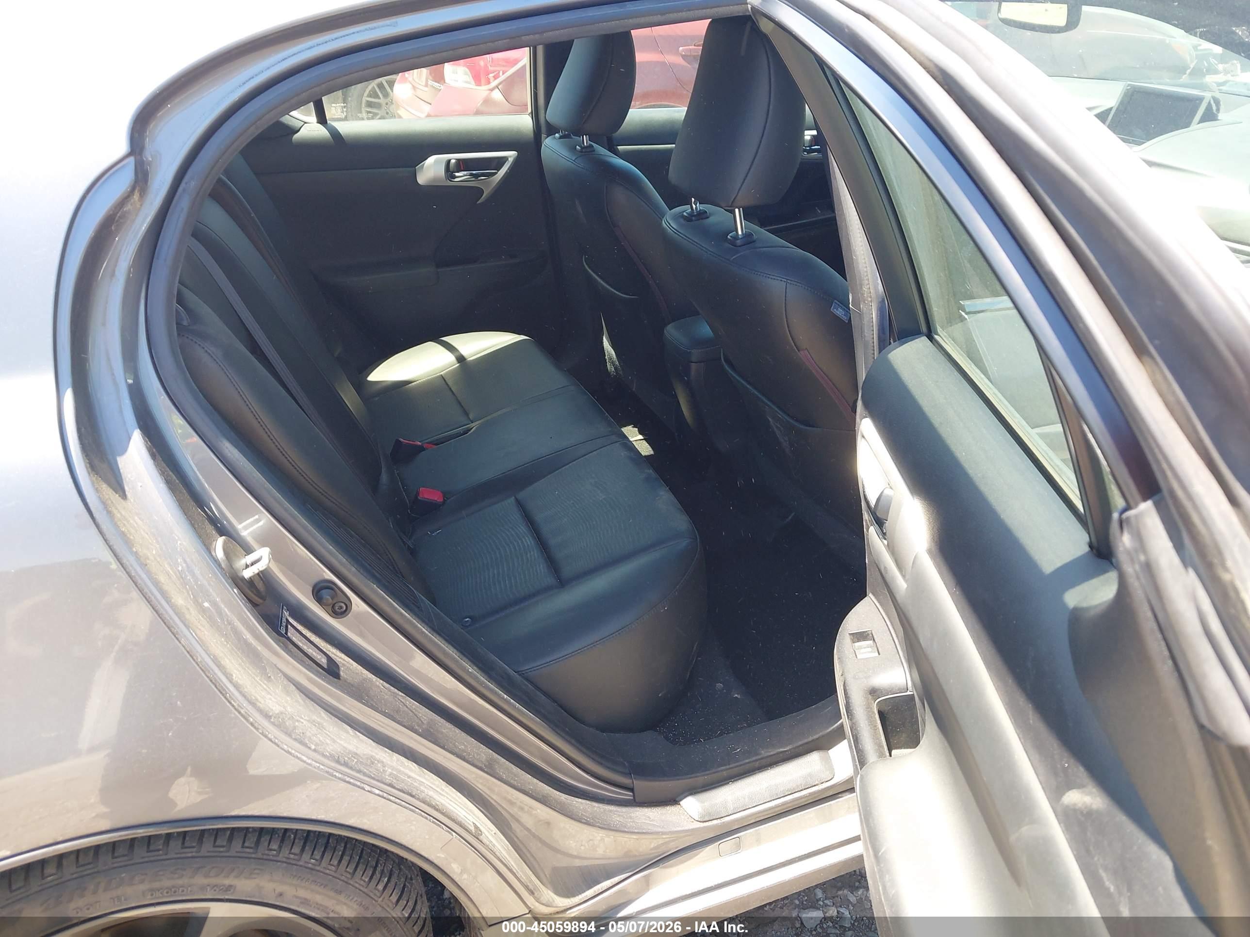 LEXUS CT image 8