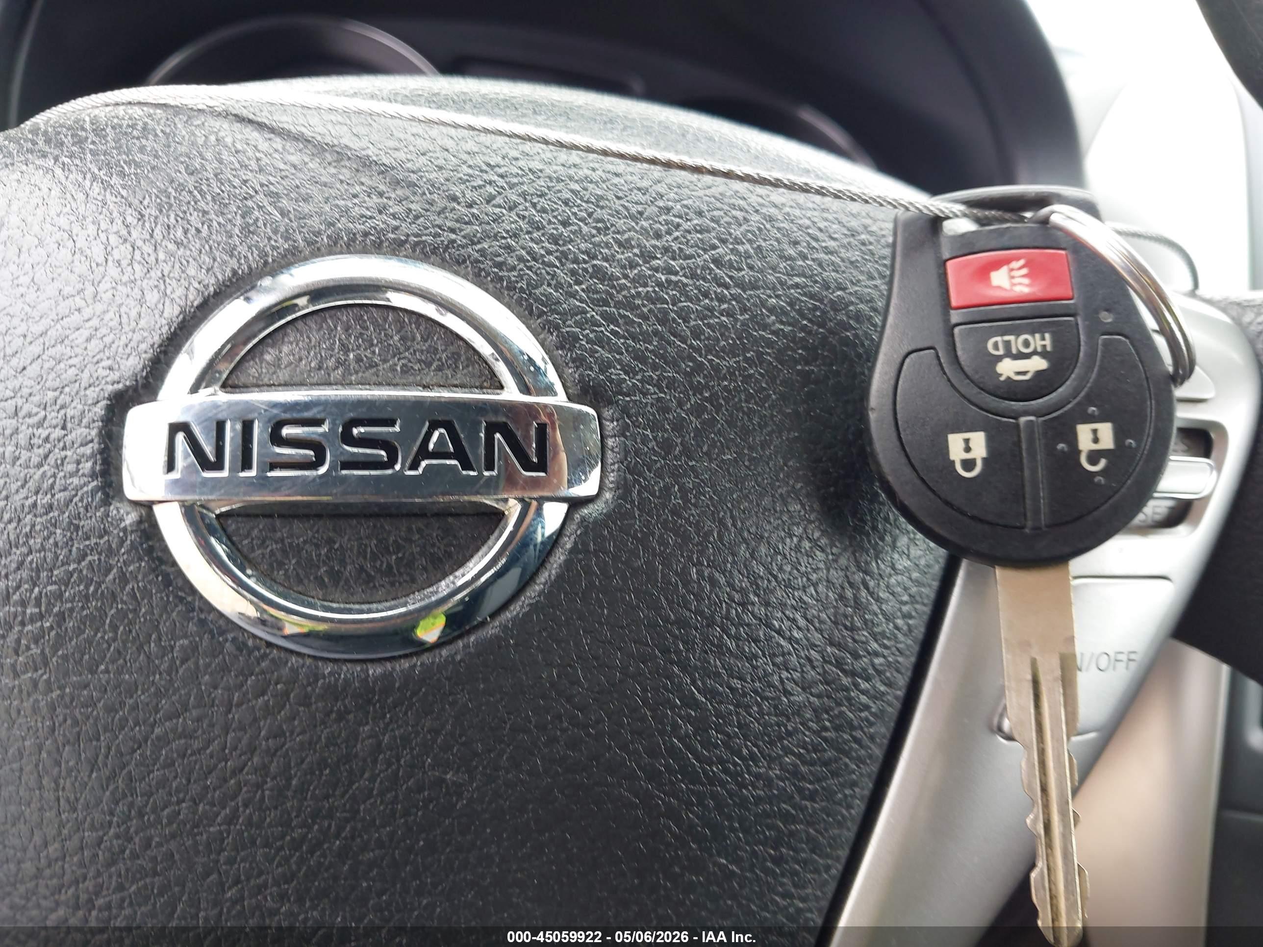 NISSAN VERSA image 11