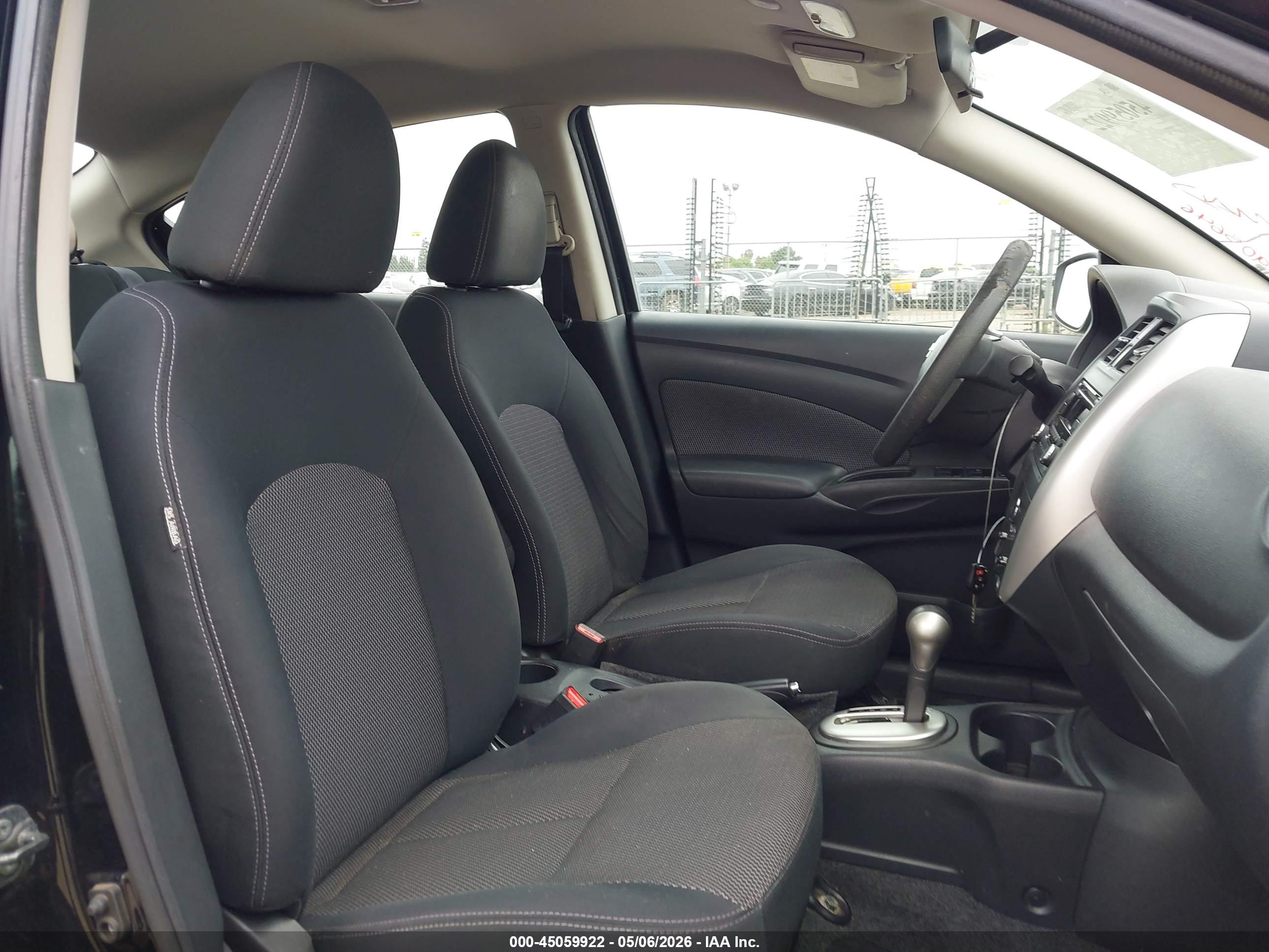 NISSAN VERSA image 5