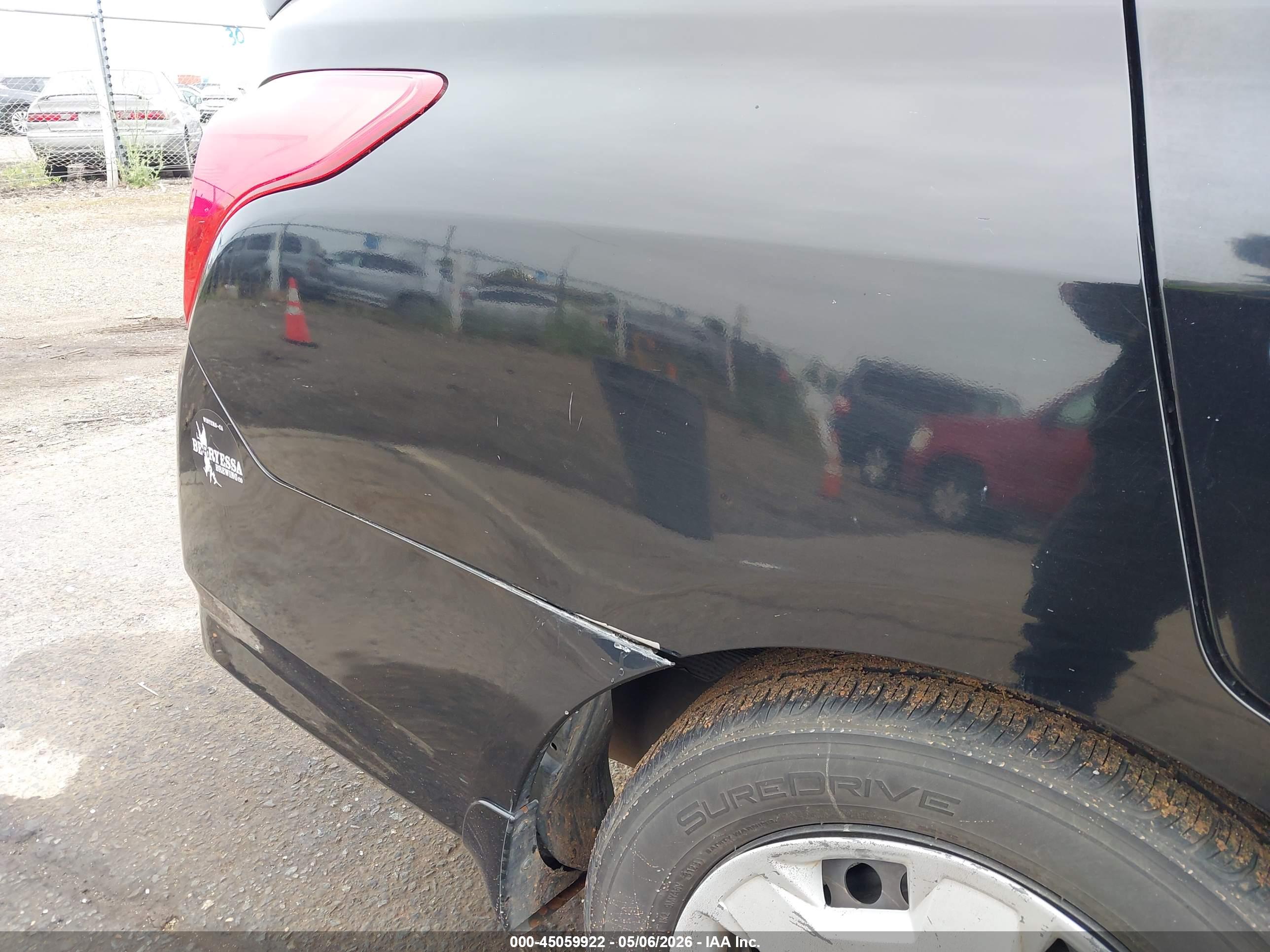 NISSAN VERSA image 6
