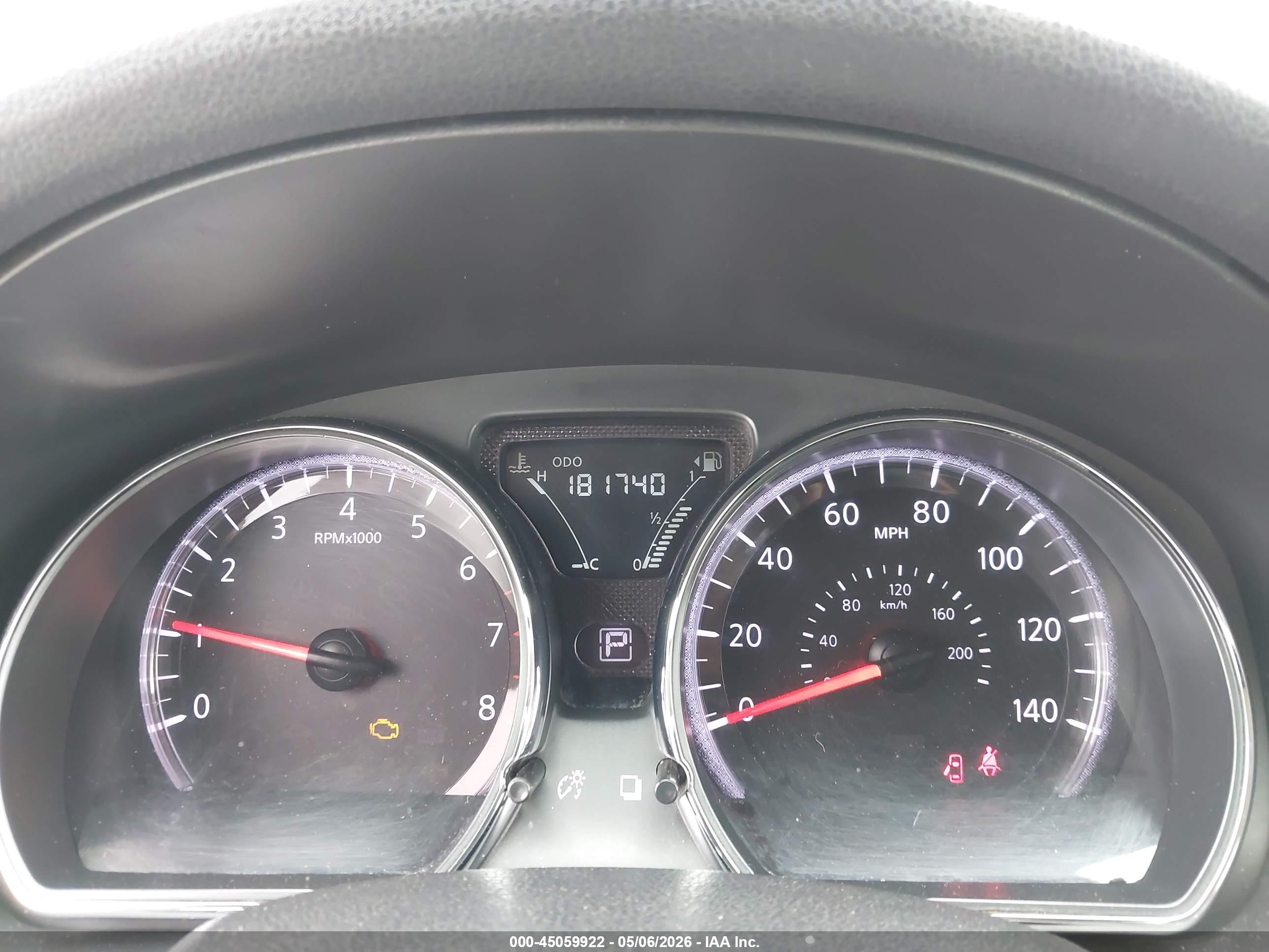 NISSAN VERSA image 7
