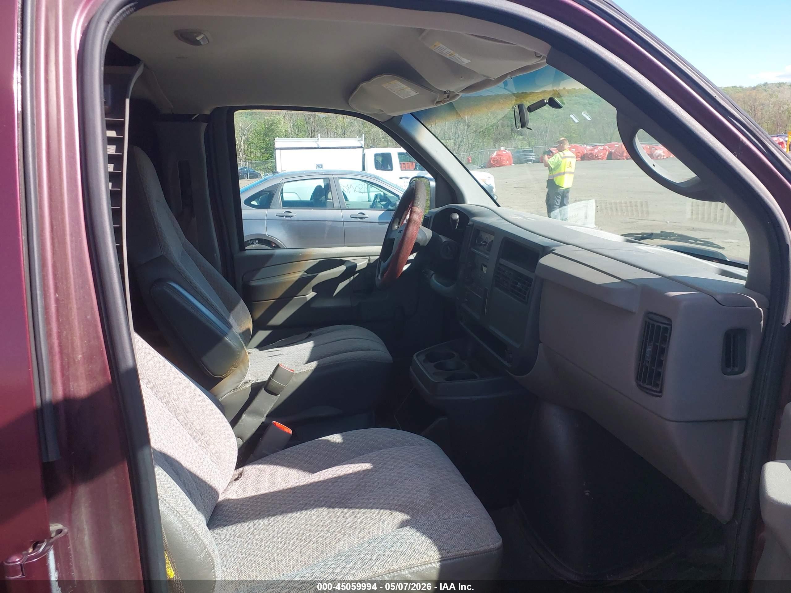 GMC SAVANA image 5
