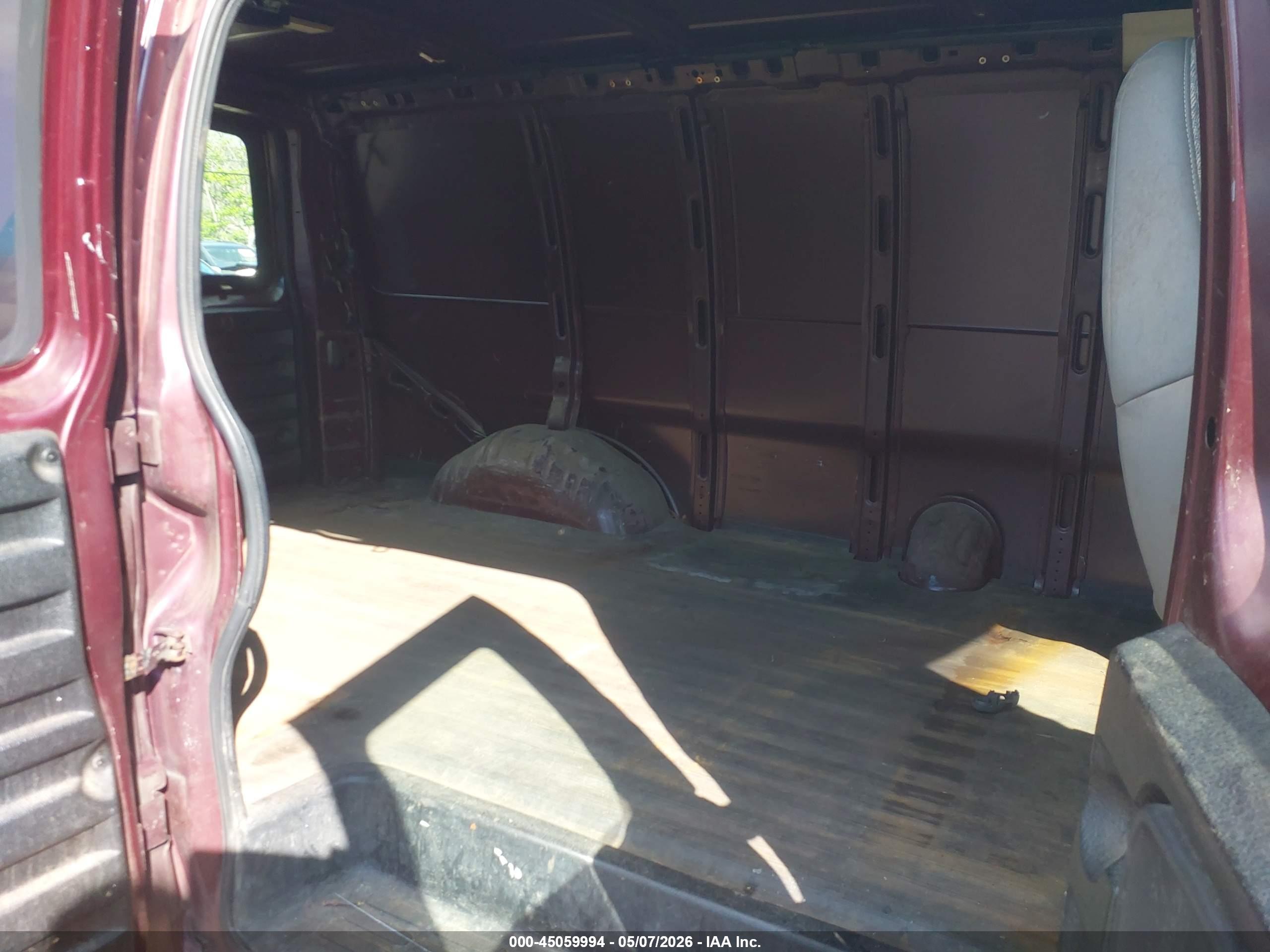 GMC SAVANA image 8