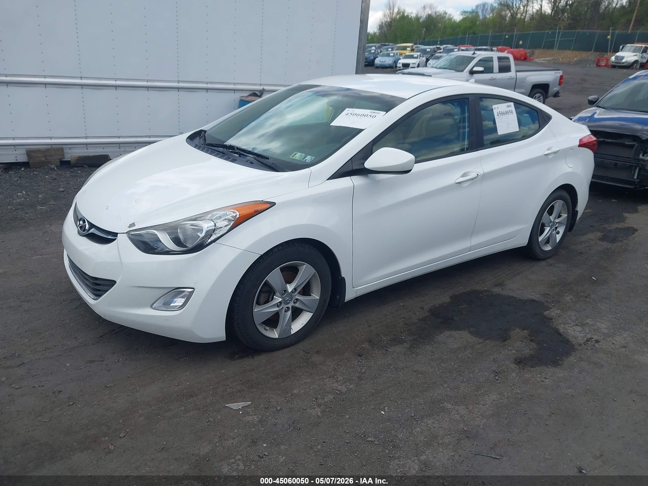 HYUNDAI ELANTRA image 2