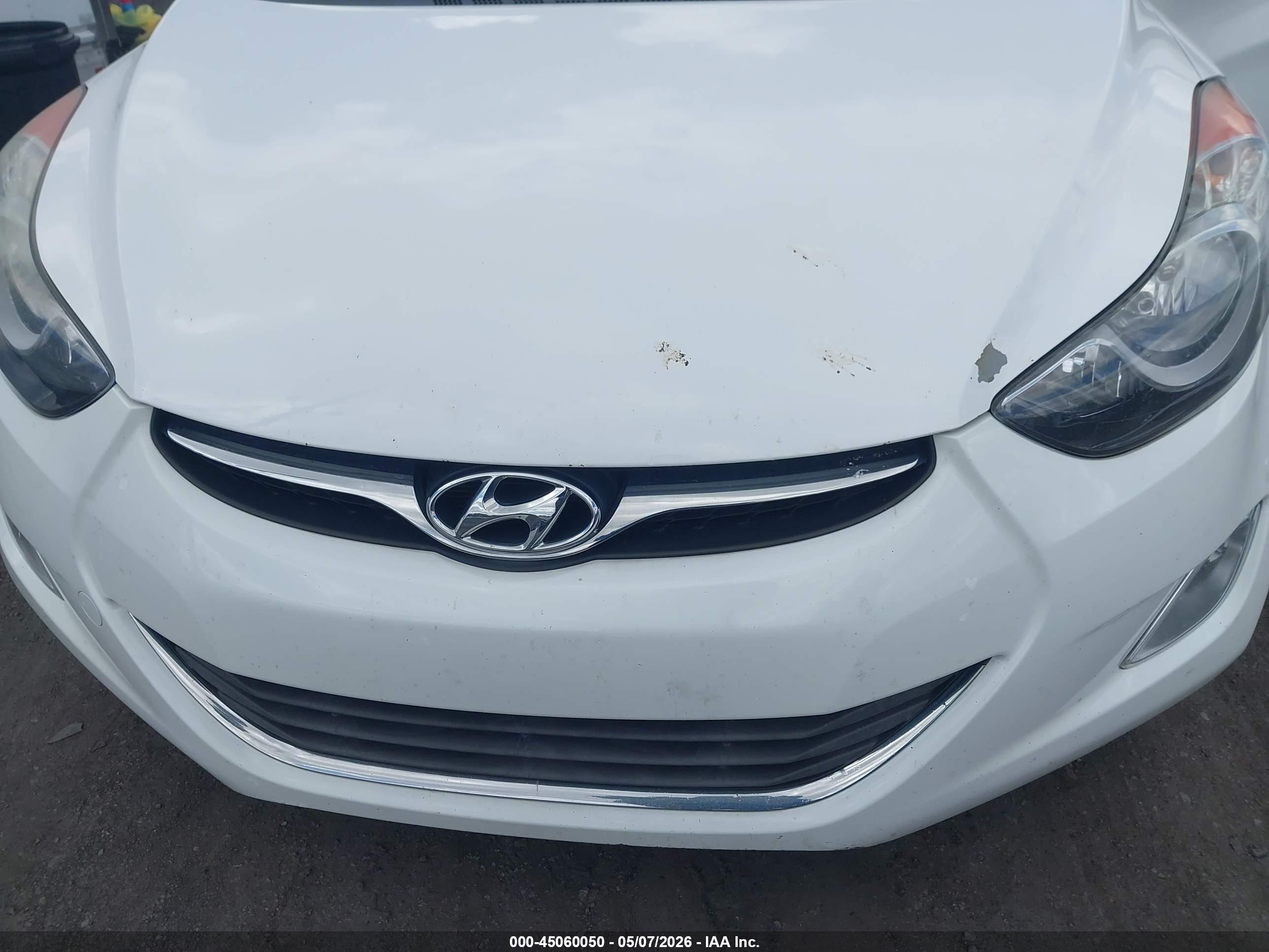 HYUNDAI ELANTRA image 6