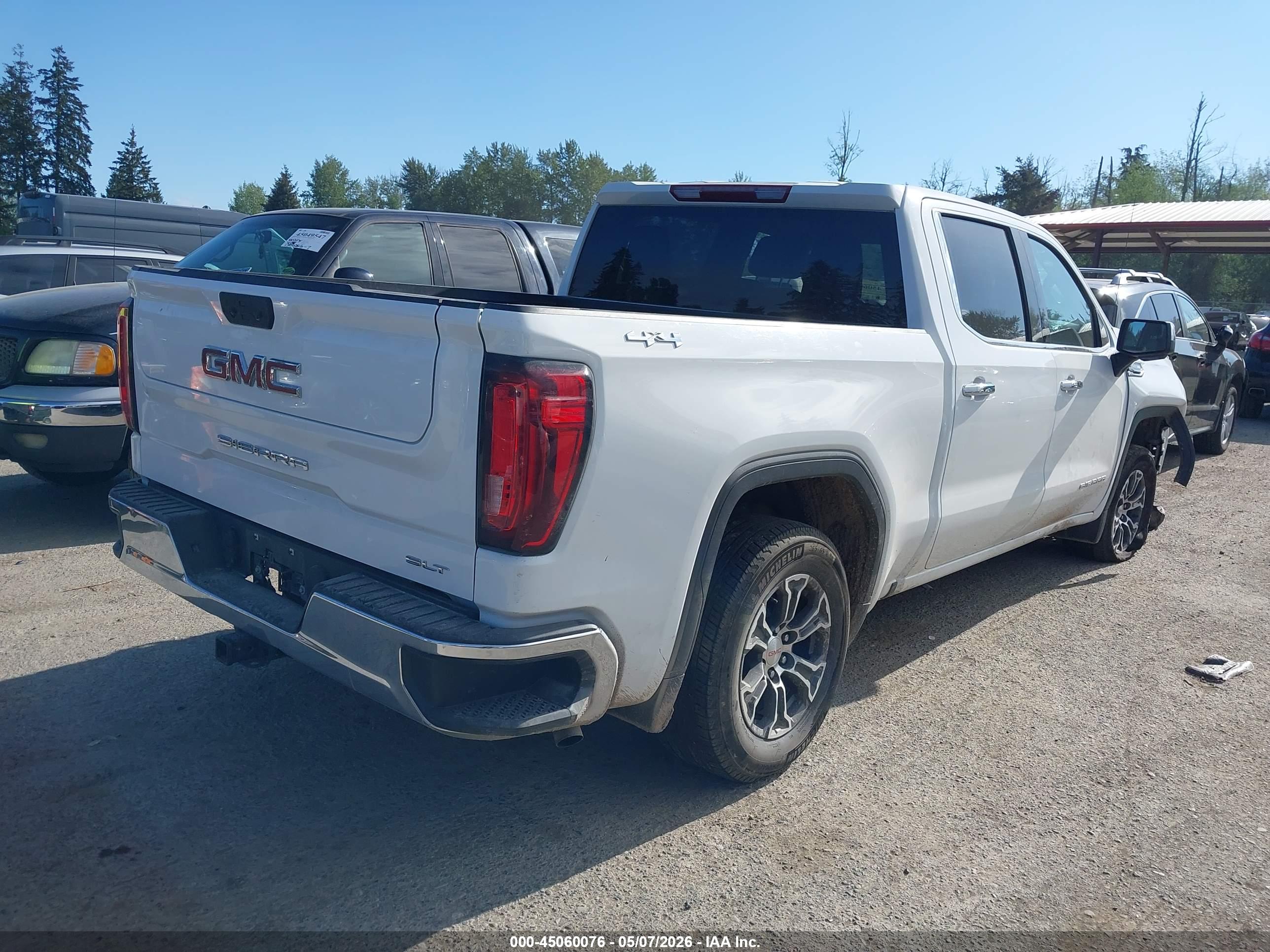 GMC SIERRA image 4