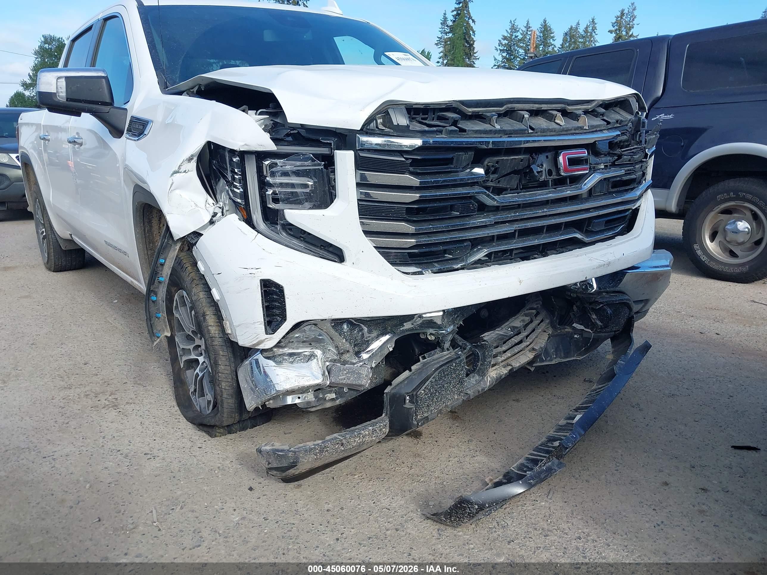 GMC SIERRA image 6